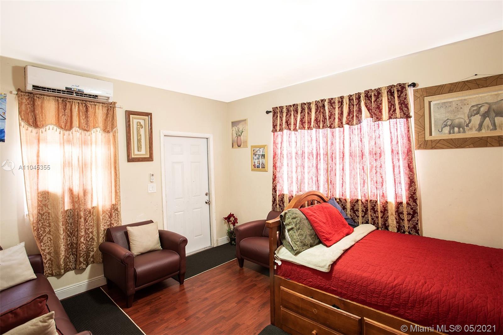 See details / 2003 sq. ft. $ 2021-06-01 0 Photo