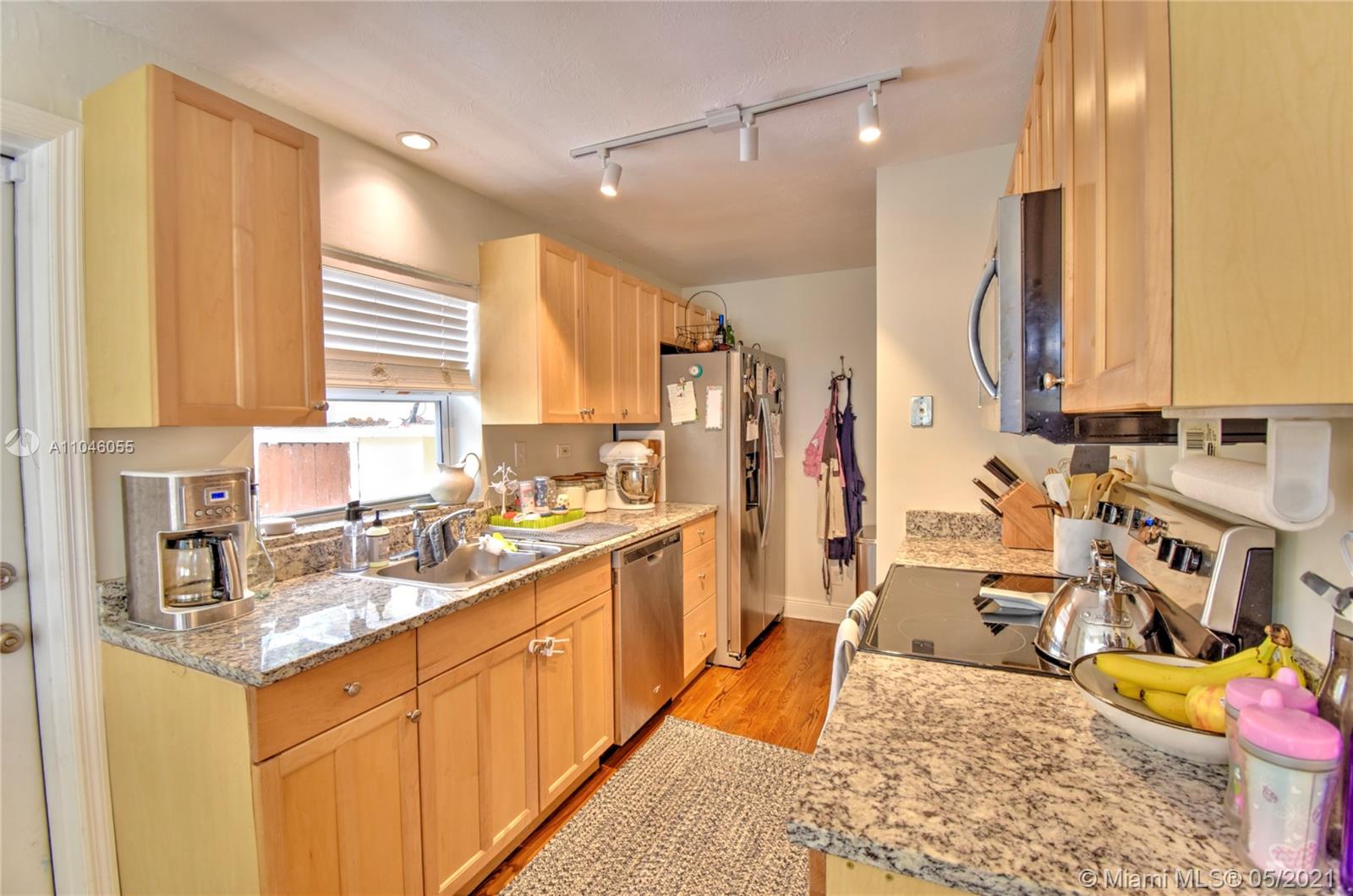 See details / 2402 sq. ft. $ 2021-05-21 0 Photo