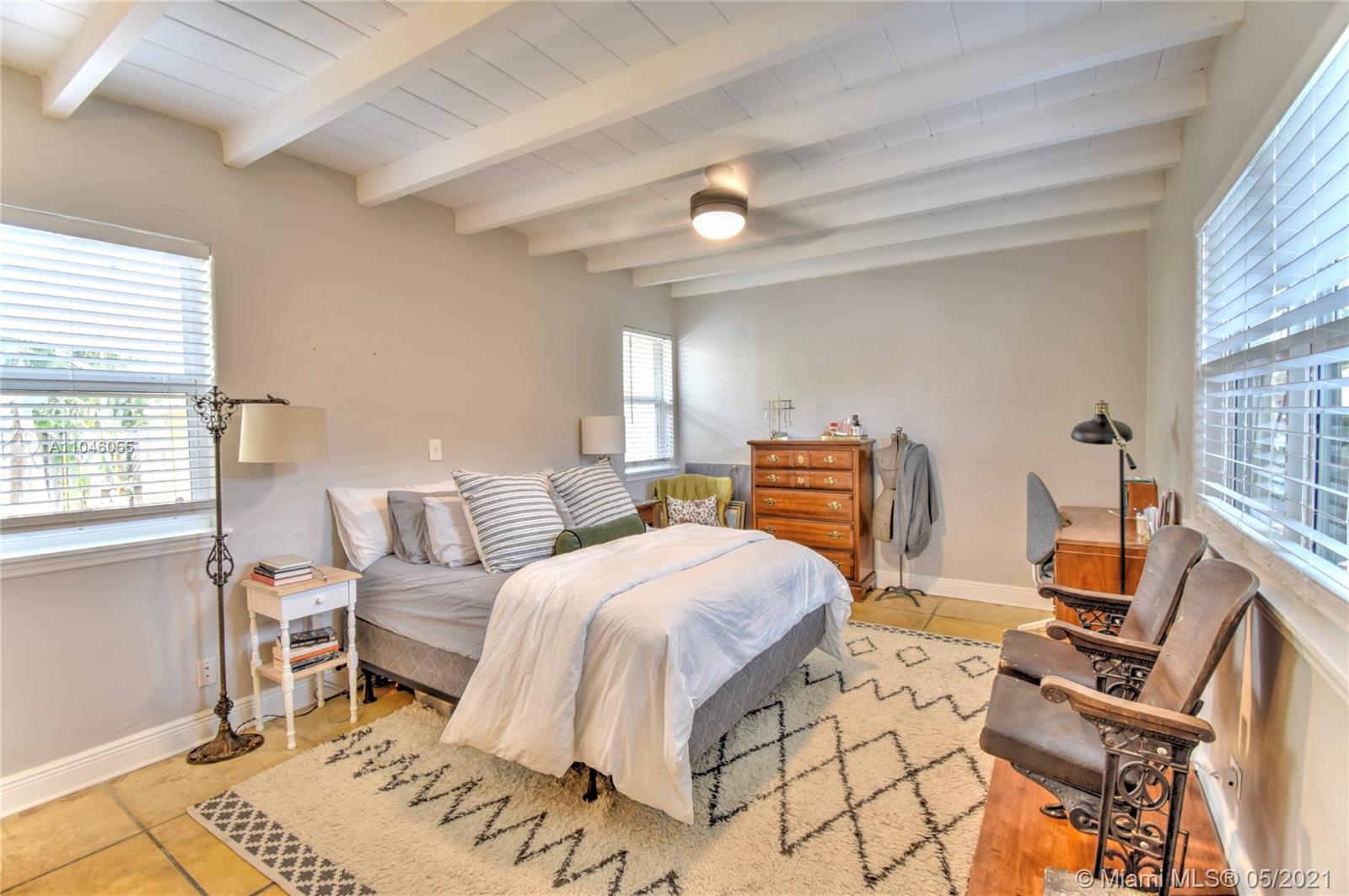 See details / 2402 sq. ft. $ 2021-05-21 0 Photo
