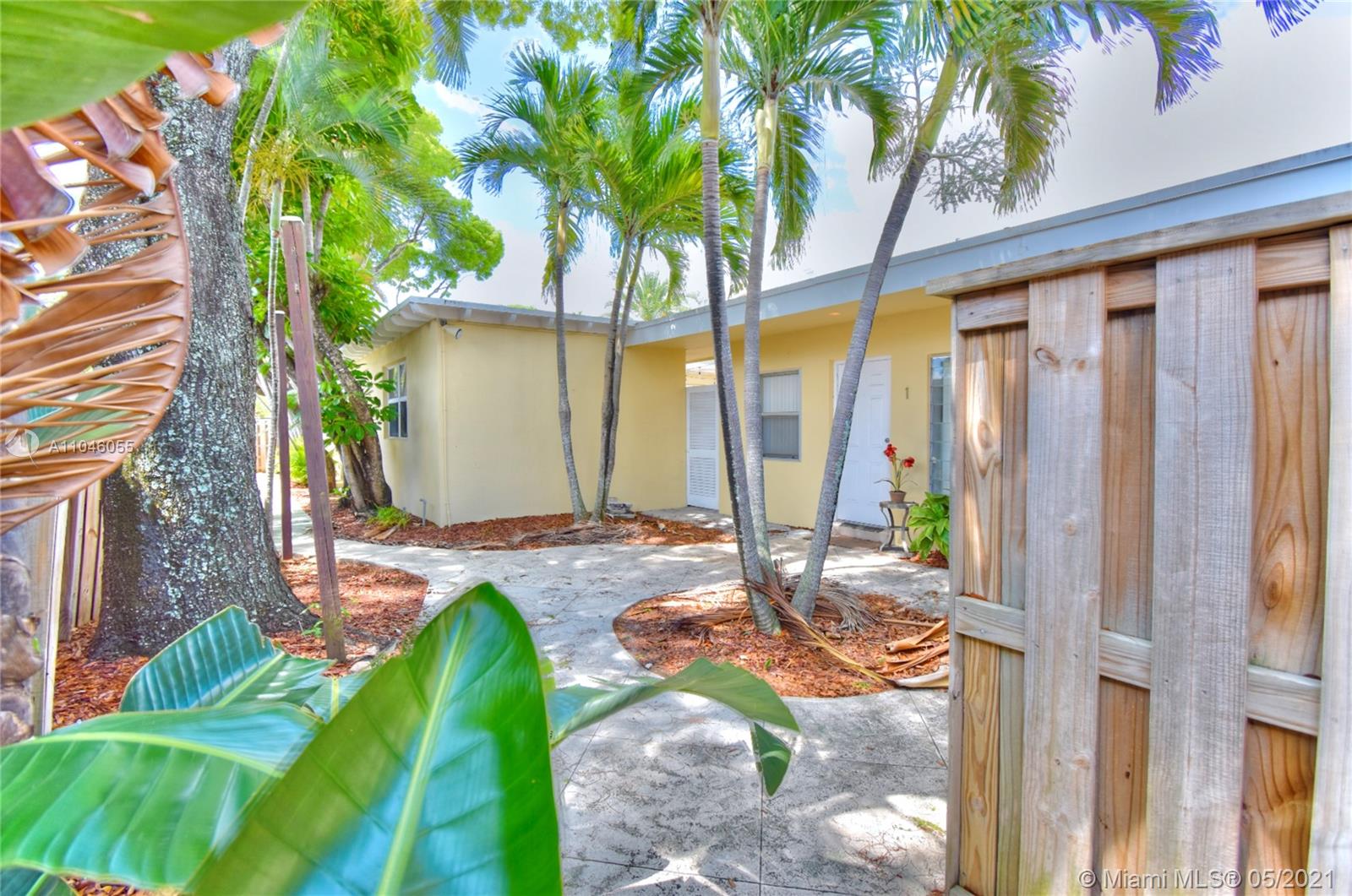 See details / 2402 sq. ft. $ 2021-05-21 0 Photo