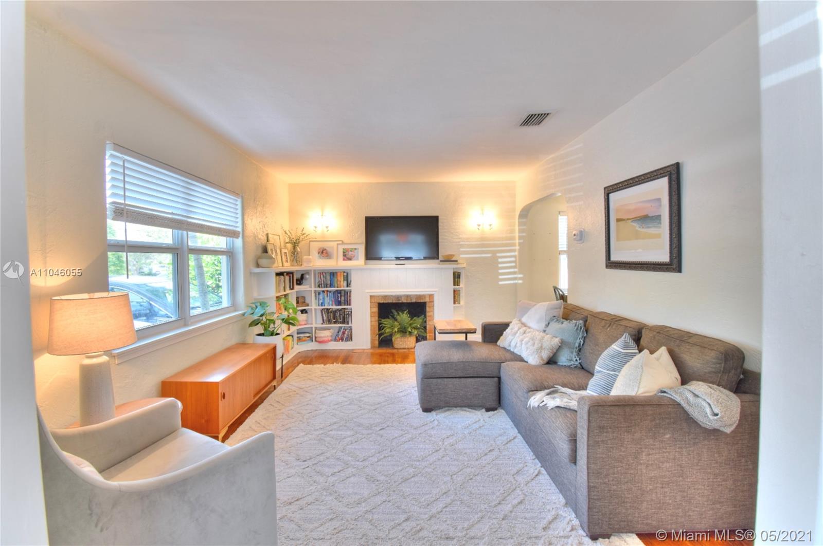 See details / 2402 sq. ft. $ 2021-05-21 0 Photo
