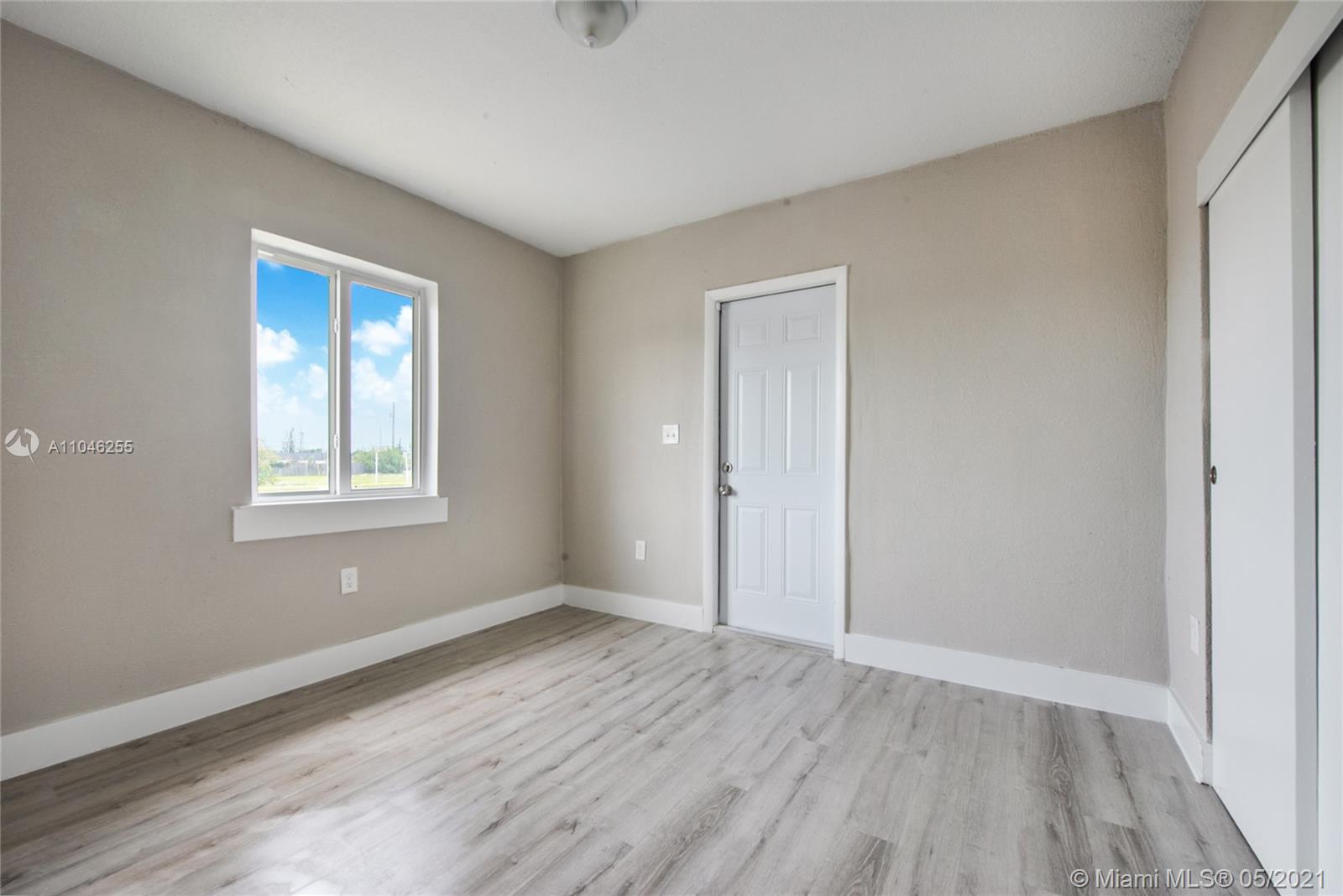 See details / 2402 sq. ft. $ 2021-05-22 0 Photo