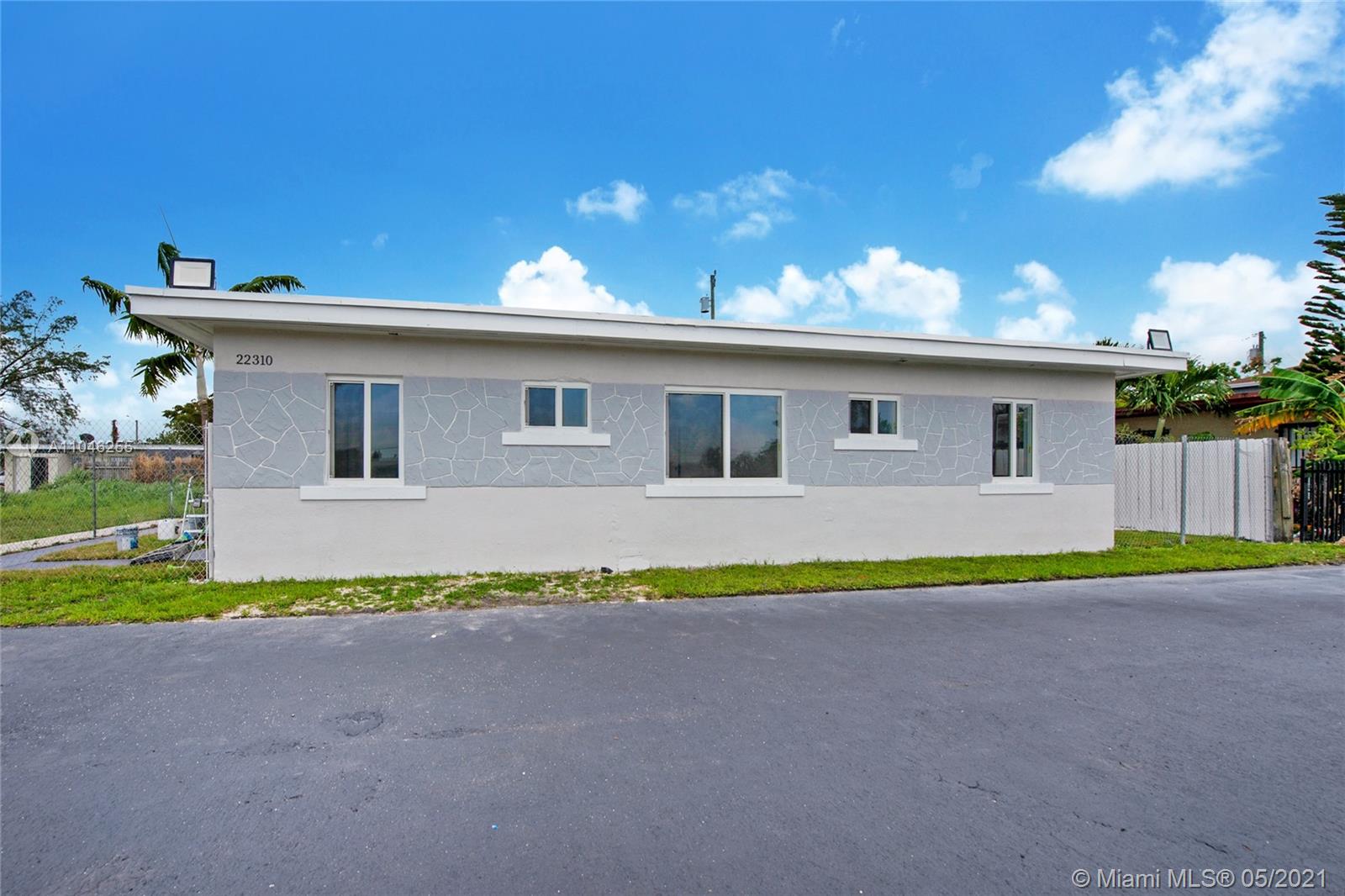 See details / 2402 sq. ft. $ 2021-05-22 0 Photo