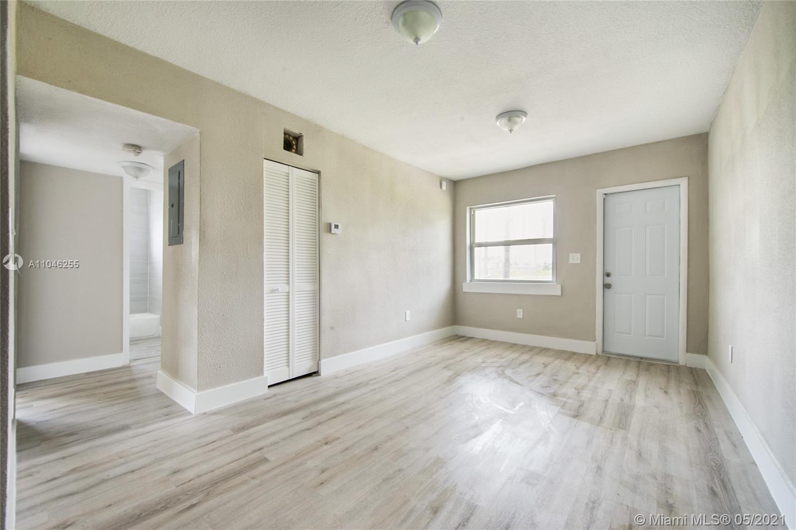 See details / 2402 sq. ft. $ 2021-05-22 0 Photo