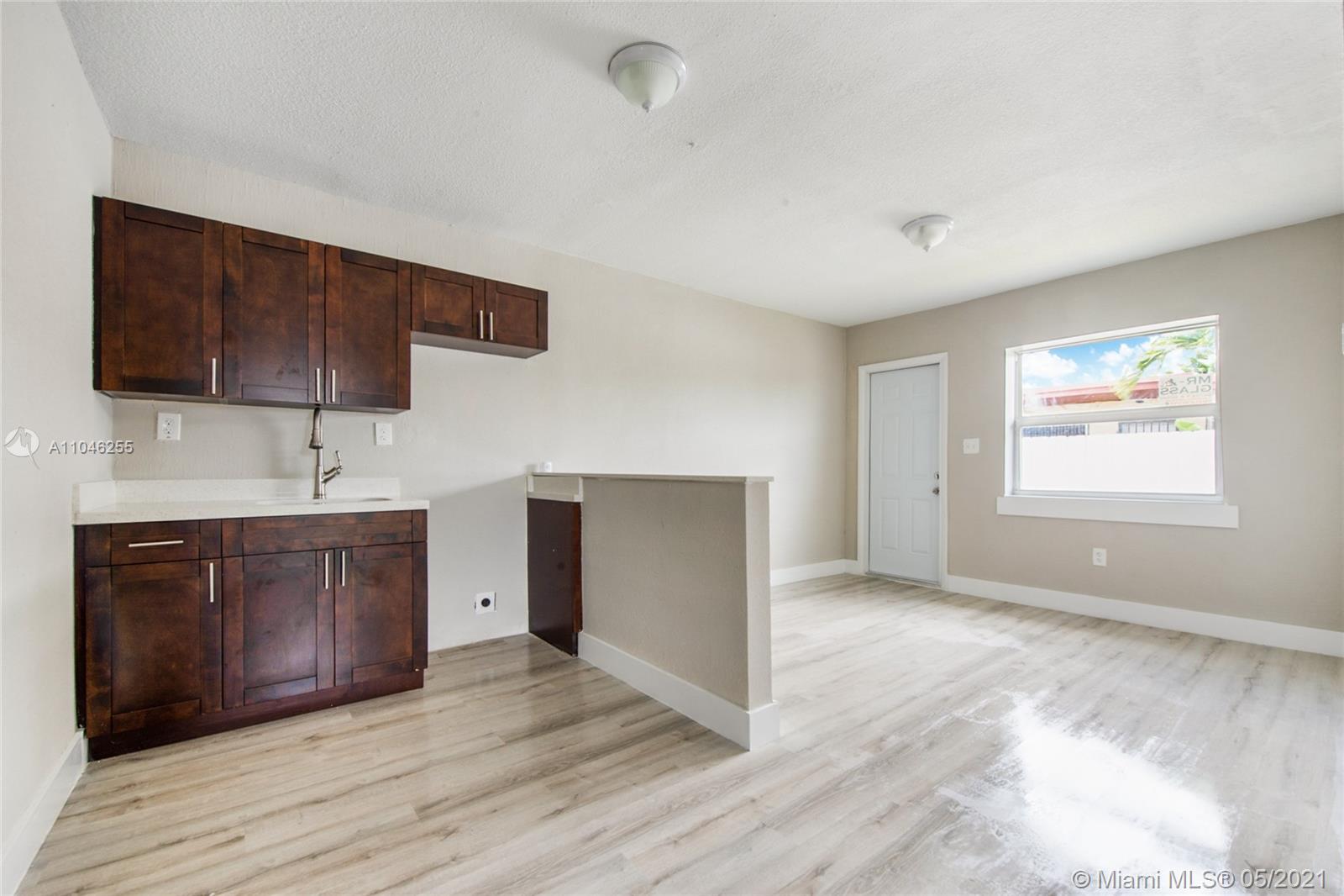 See details / 2402 sq. ft. $ 2021-05-22 0 Photo