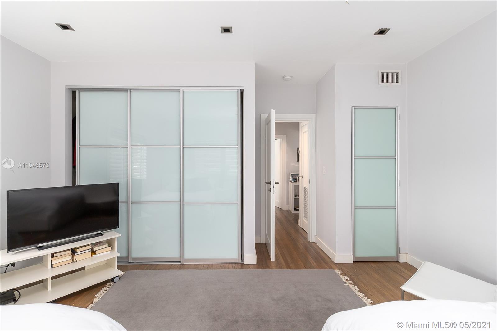 See details / 970 sq. ft. $ 2021-05-24 0 Photo