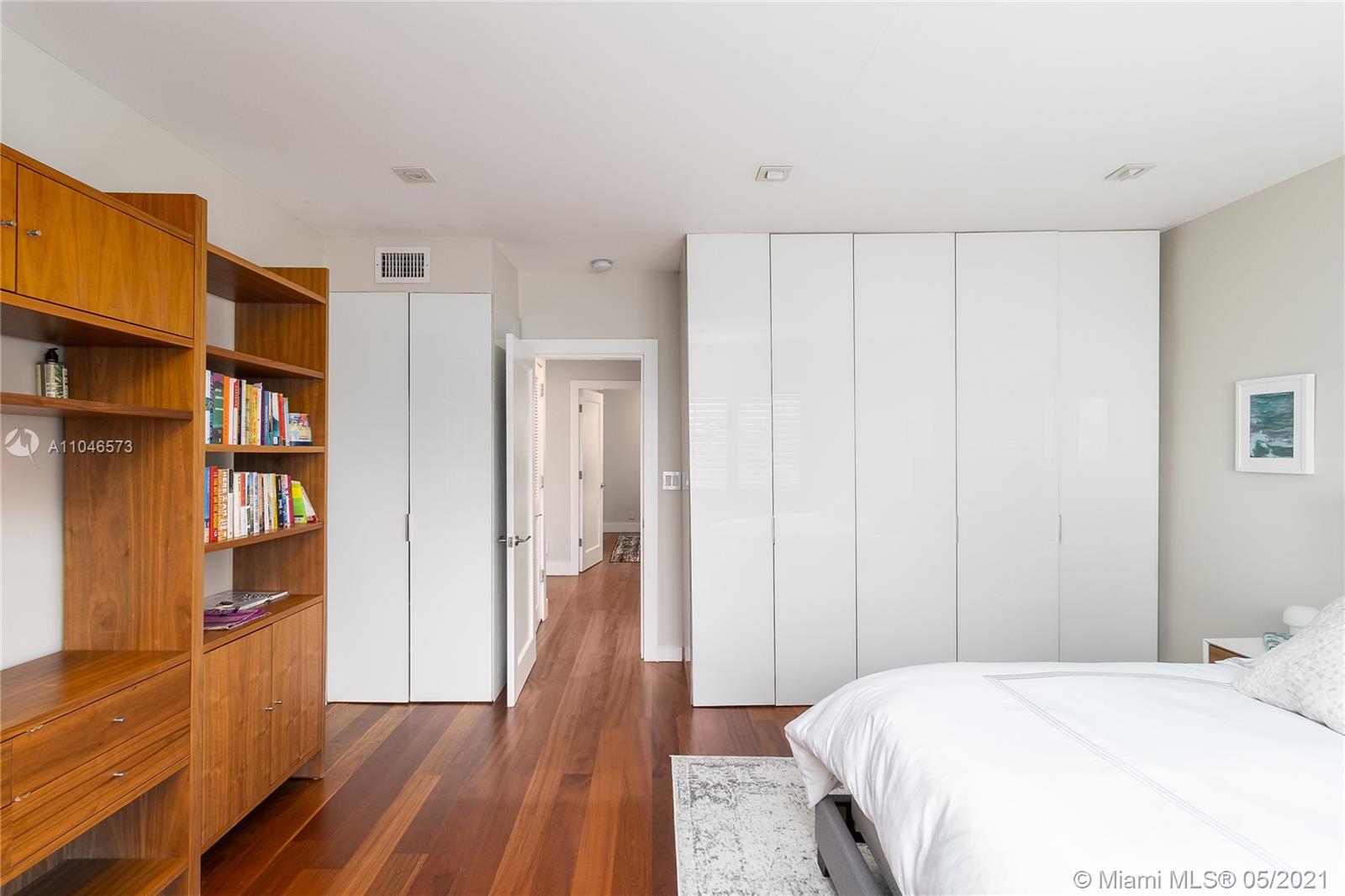 See details / 970 sq. ft. $ 2021-05-24 0 Photo