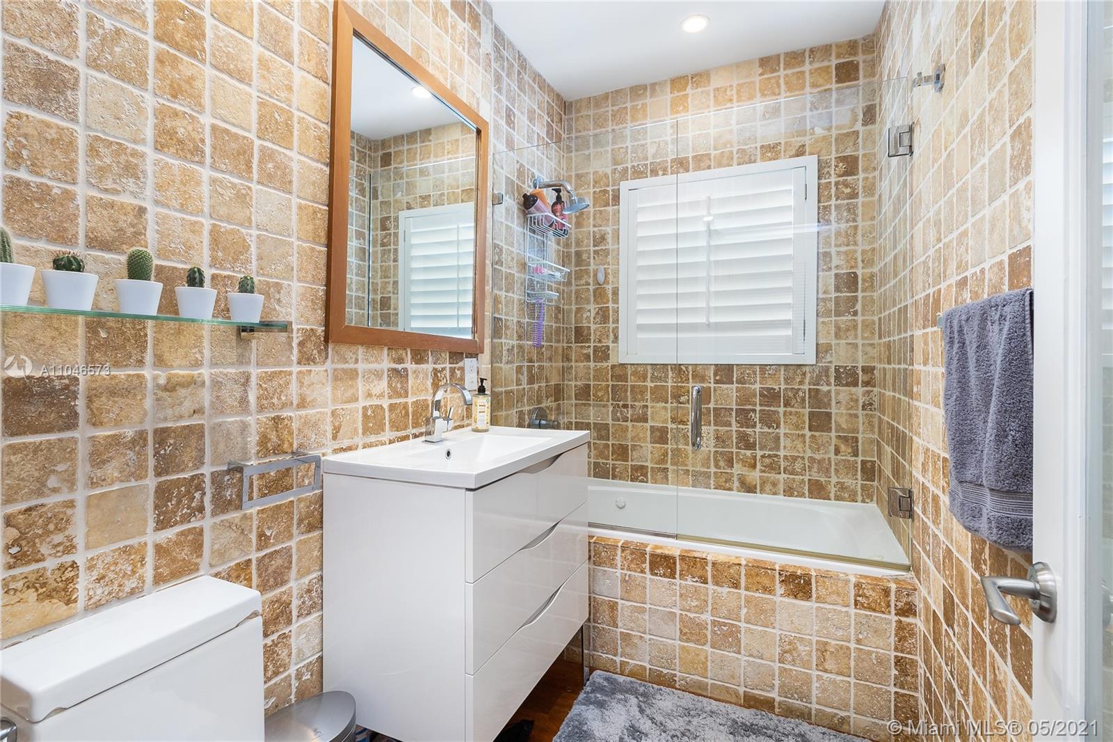 See details / 970 sq. ft. $ 2021-05-24 0 Photo