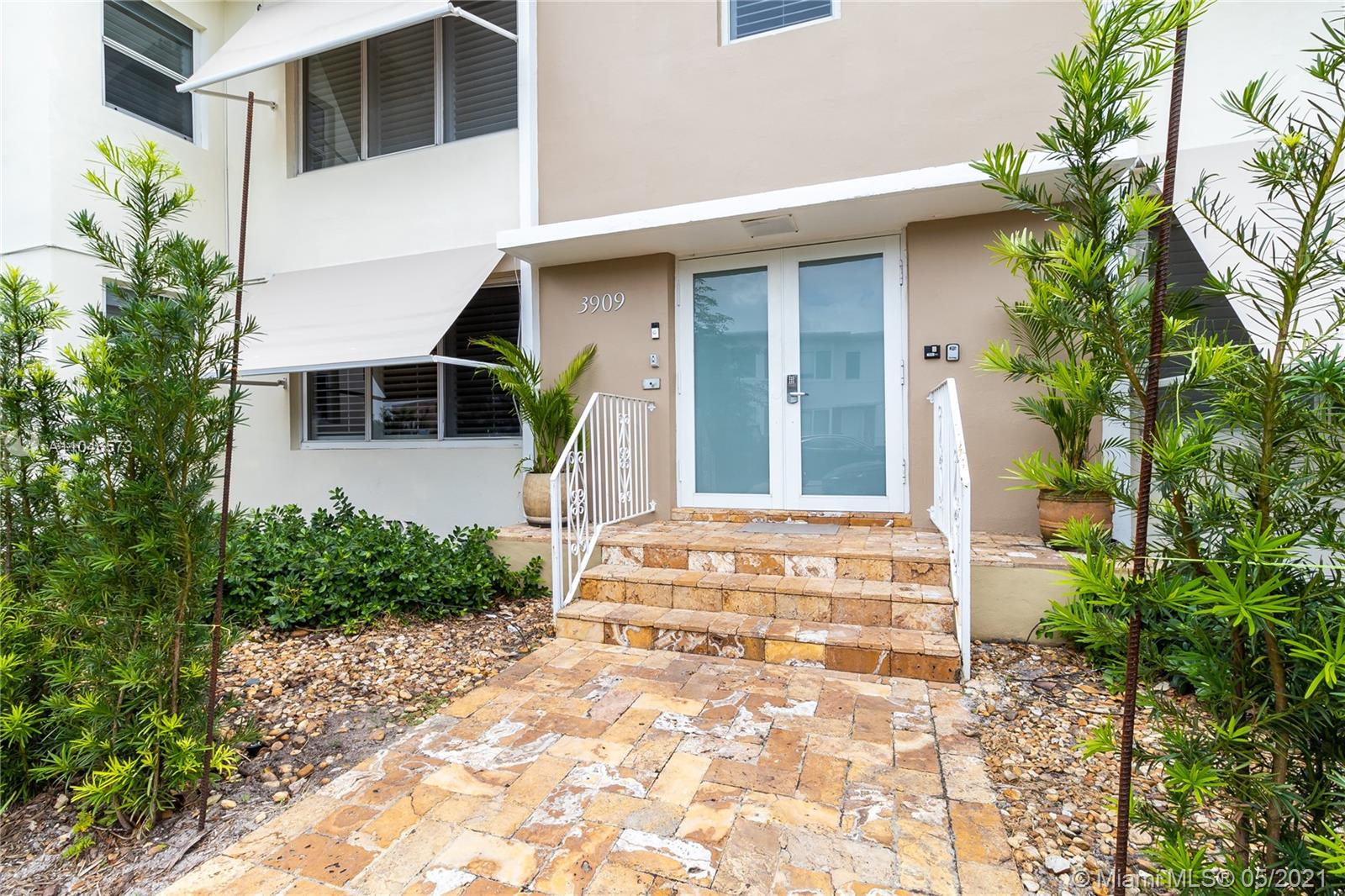 See details / 970 sq. ft. $ 2021-05-24 0 Photo