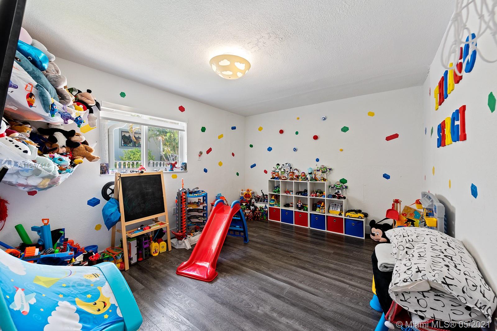 See details / 2745 sq. ft. $ 2021-05-25 0 Photo