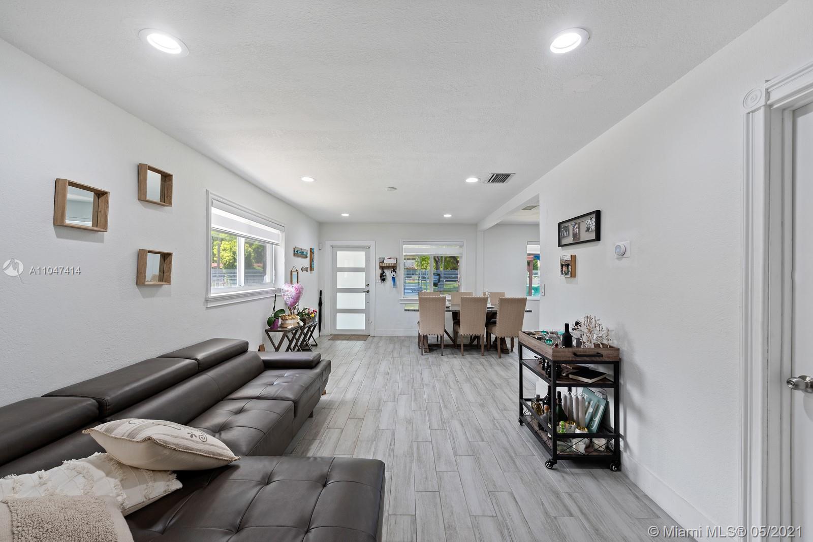 See details / 2745 sq. ft. $ 2021-05-25 0 Photo