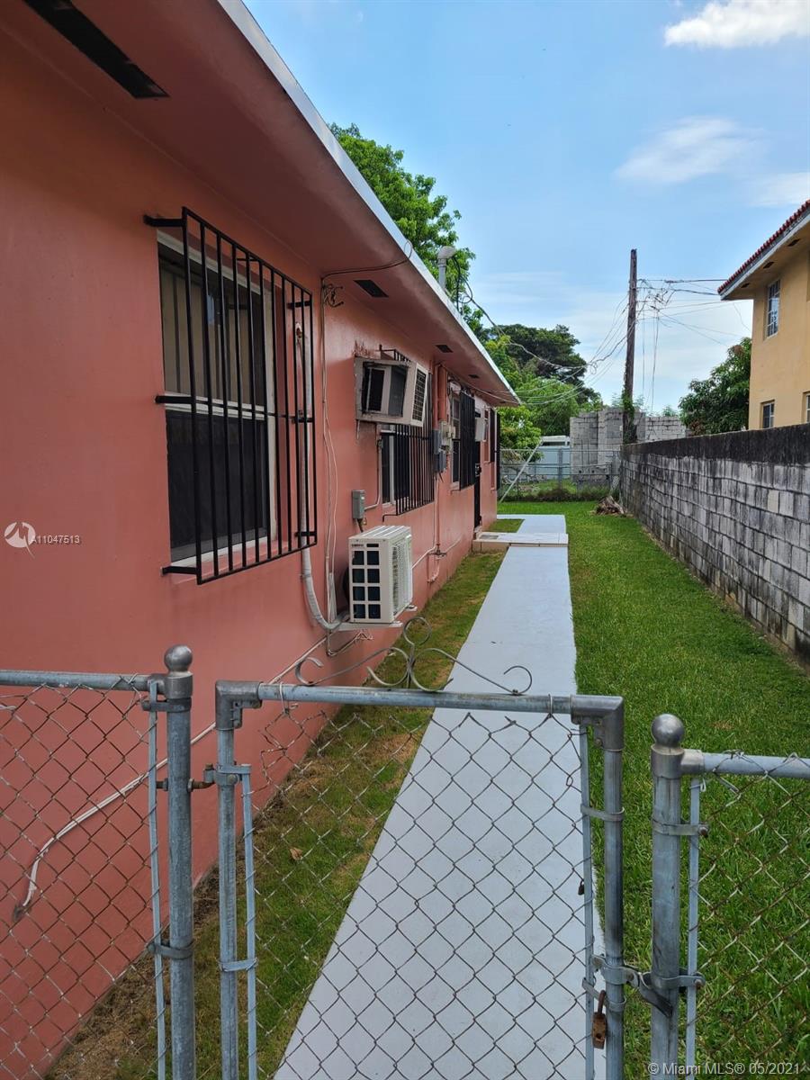 See details / 1352 sq. ft. $ 2021-05-25 0 Photo