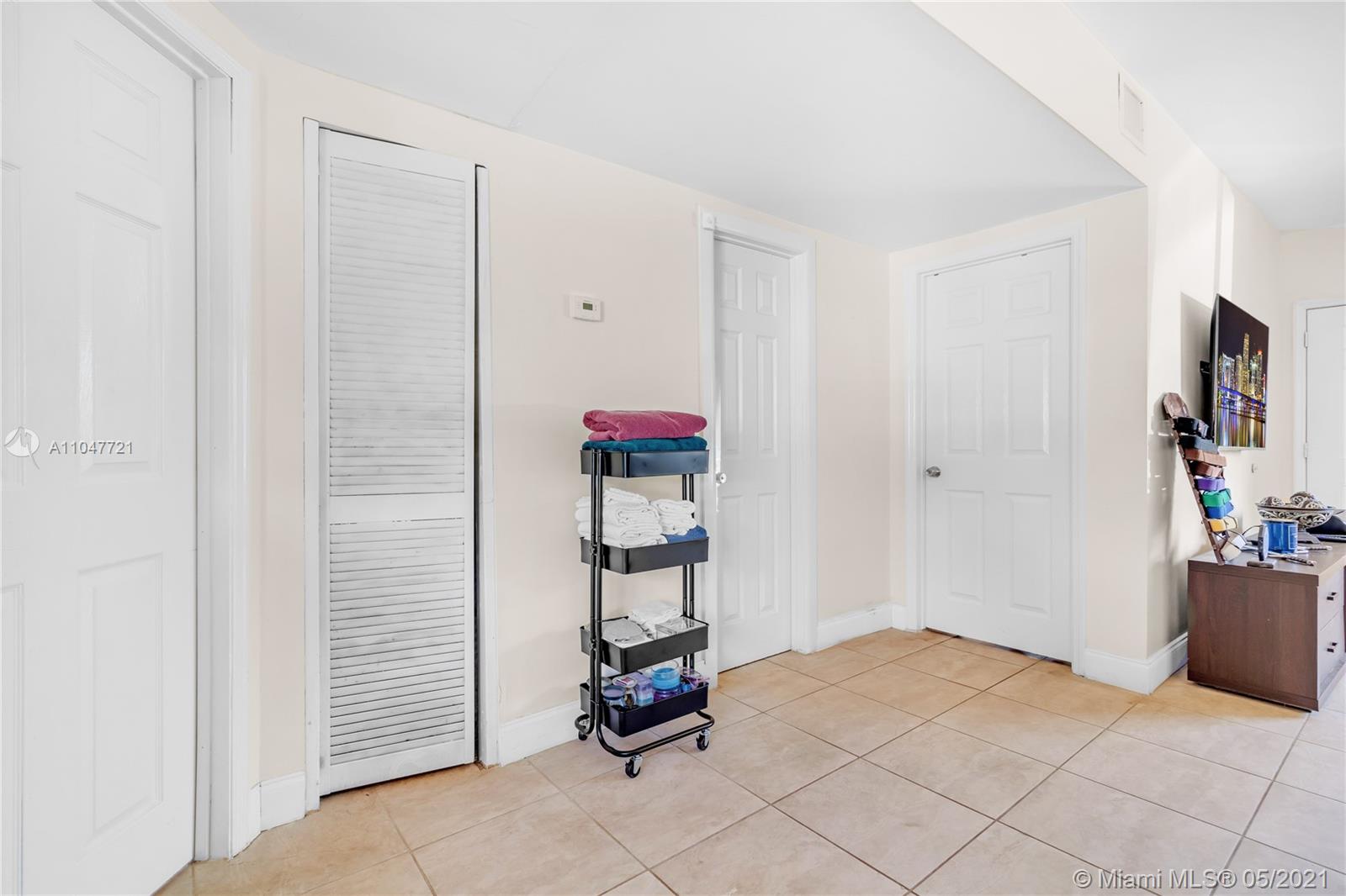 See details / 1560 sq. ft. $ 2021-05-25 0 Photo
