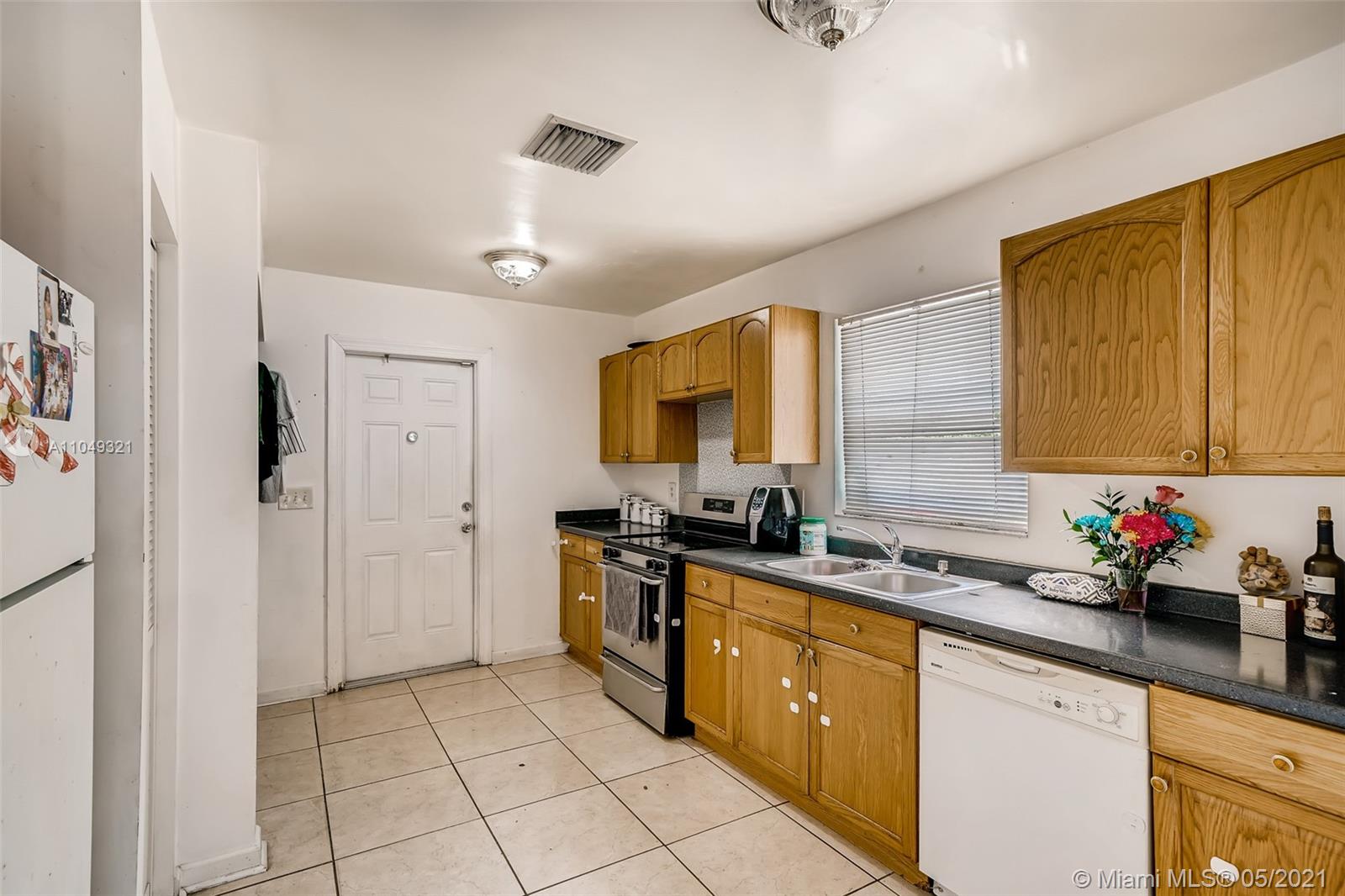 See details / 1920 sq. ft. $ 2021-05-28 0 Photo