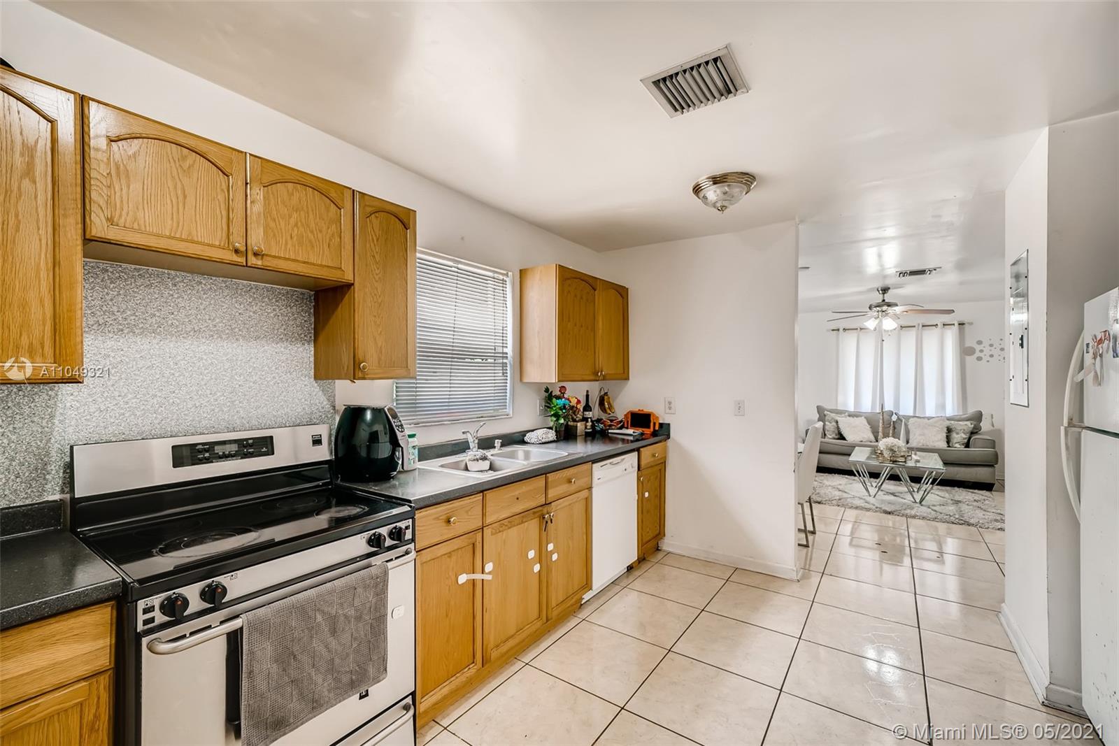 See details / 1920 sq. ft. $ 2021-05-28 0 Photo