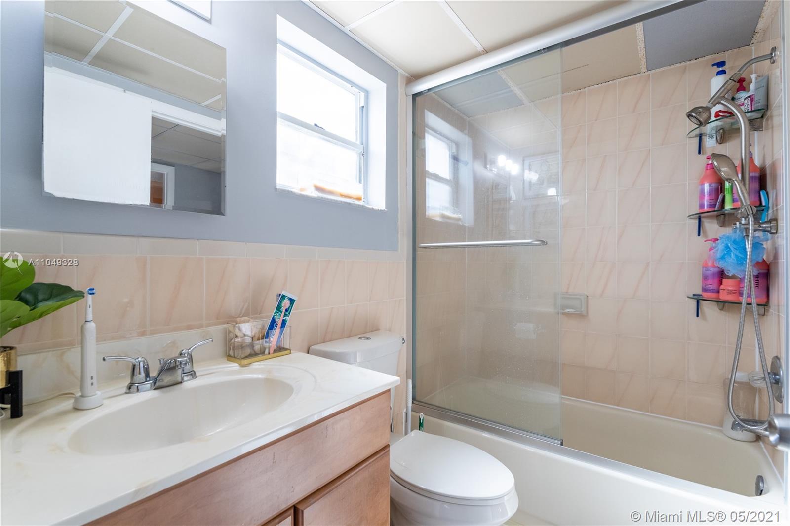 See details / 3531 sq. ft. $ 2021-05-28 0 Photo
