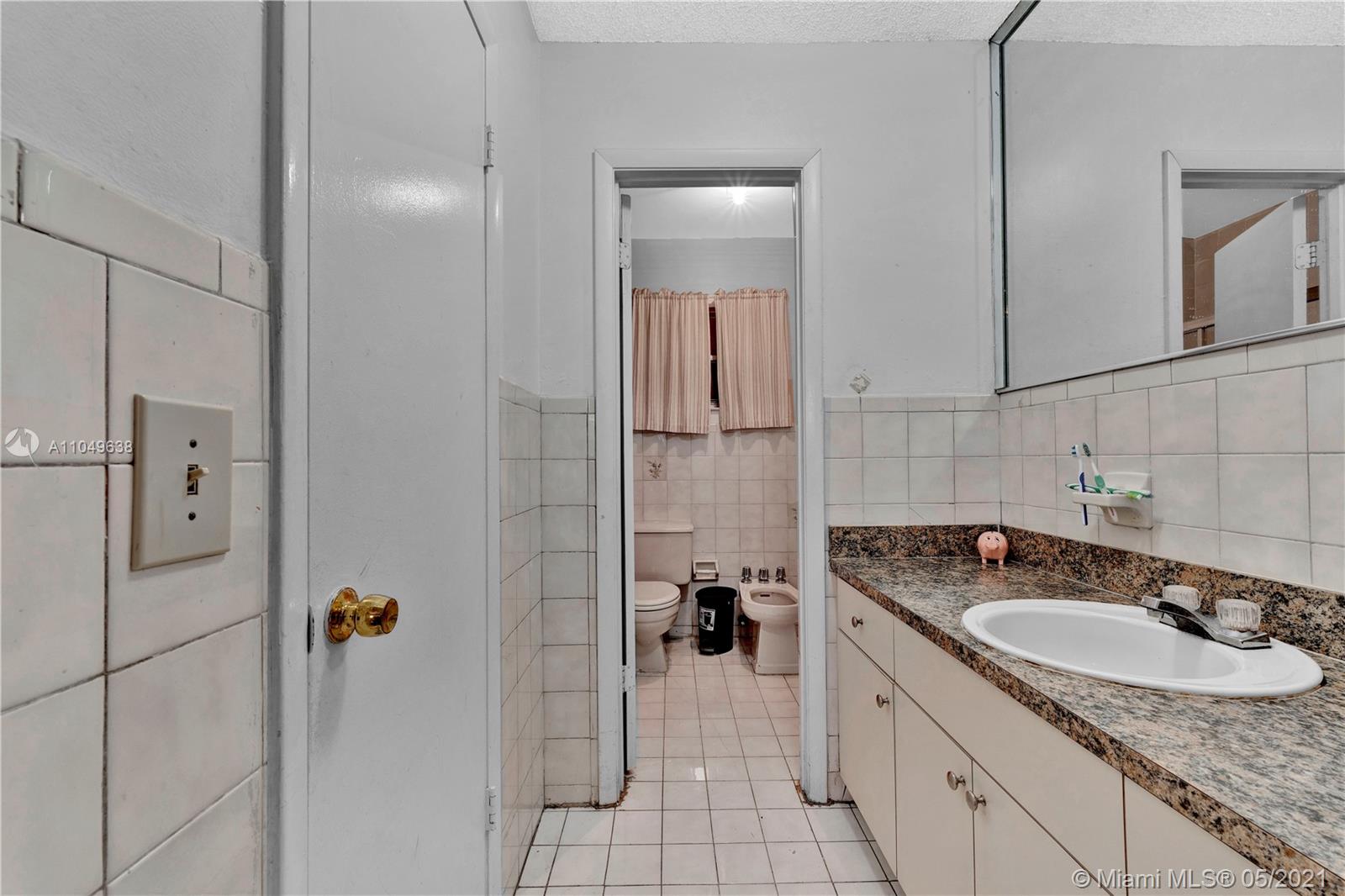See details / 2717 sq. ft. $ 2021-05-30 0 Photo