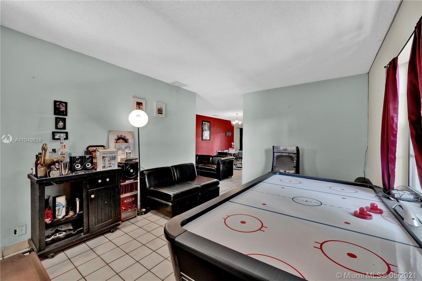 See details / 2717 sq. ft. $ 2021-05-30 0 Photo