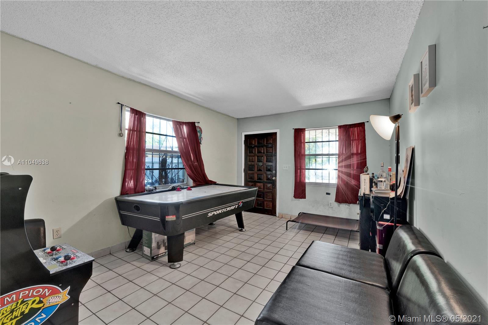 See details / 2717 sq. ft. $ 2021-05-30 0 Photo