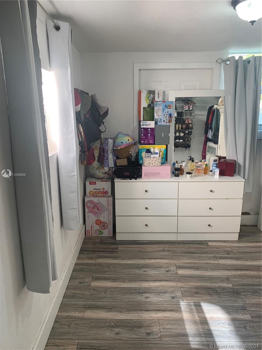 See details / 1696 sq. ft. $ 2021-05-30 0 Photo