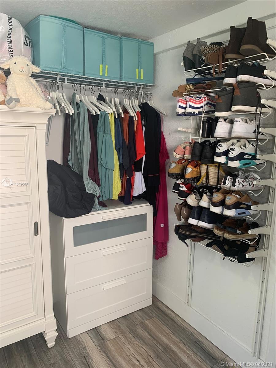 See details / 1696 sq. ft. $ 2021-05-30 0 Photo