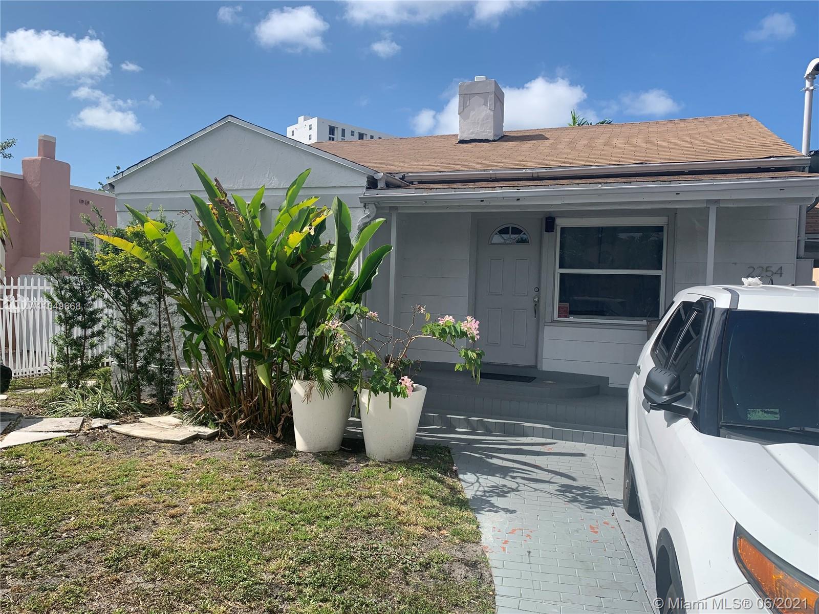 See details / 1696 sq. ft. $ 2021-05-30 0 Photo