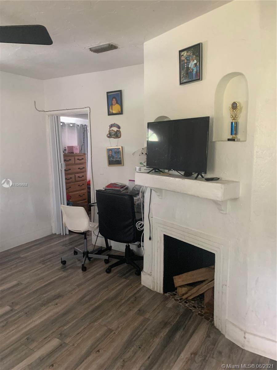 See details / 1696 sq. ft. $ 2021-05-30 0 Photo