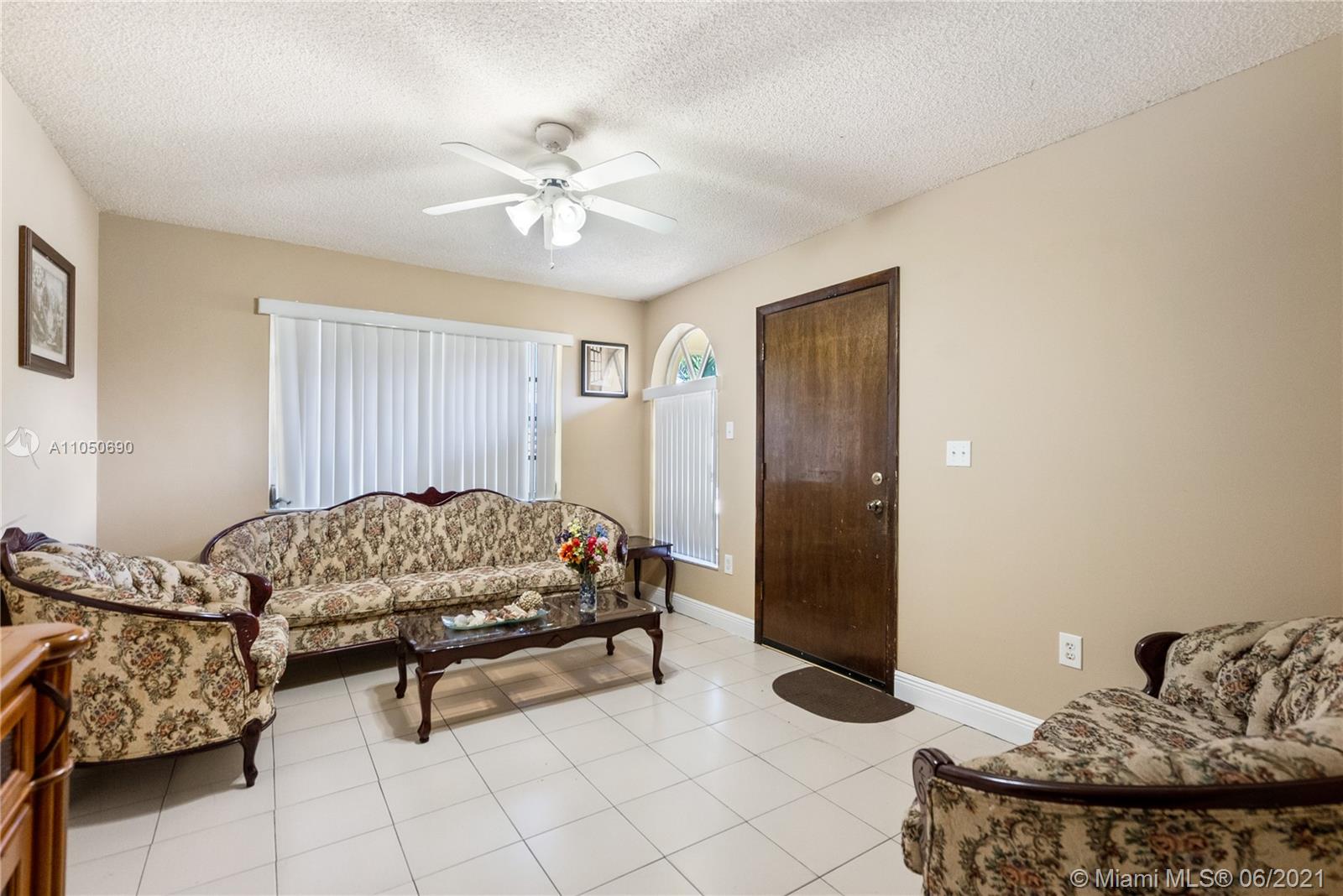 See details / 2957 sq. ft. $ 2021-06-21 0 Photo