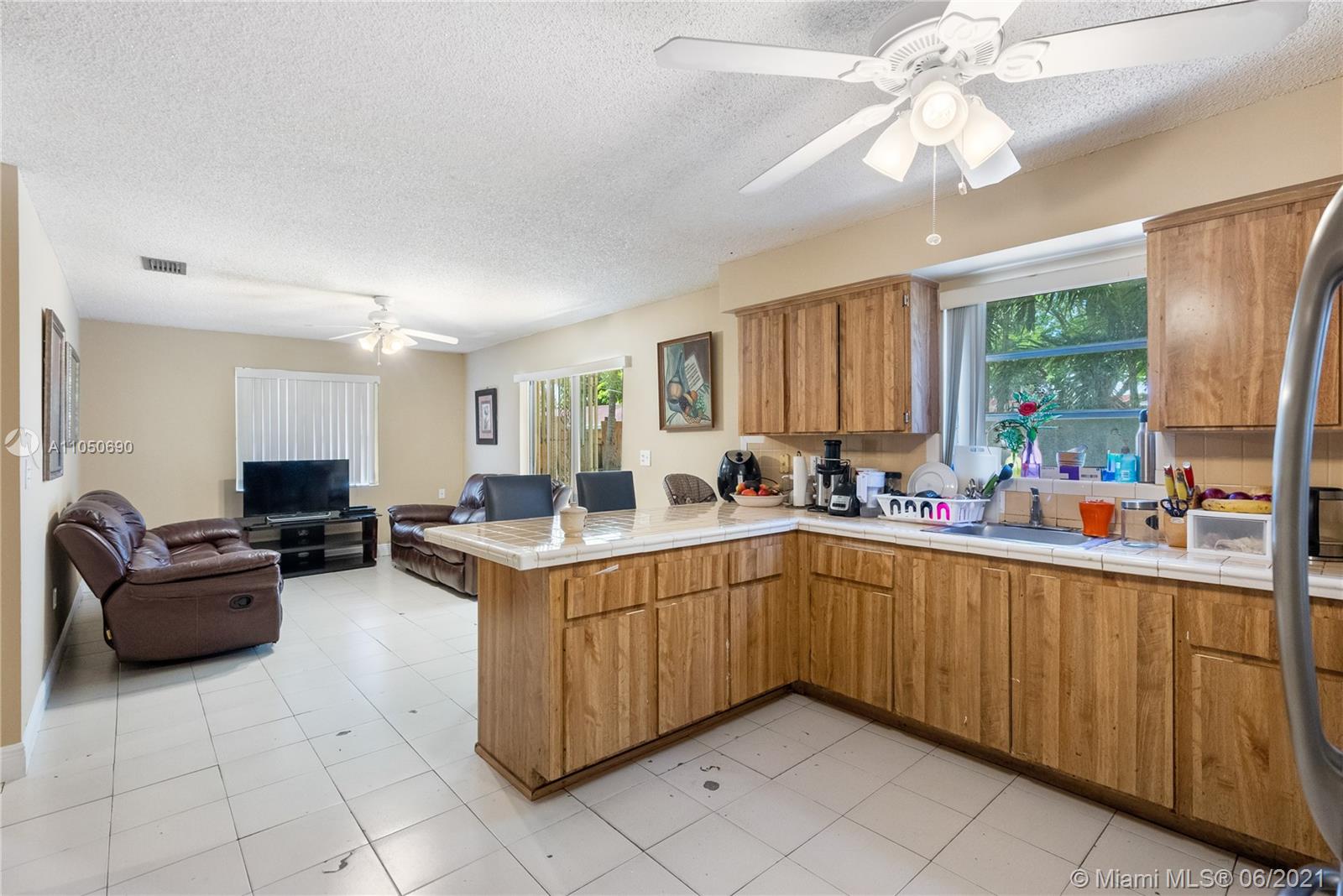 See details / 2957 sq. ft. $ 2021-06-21 0 Photo