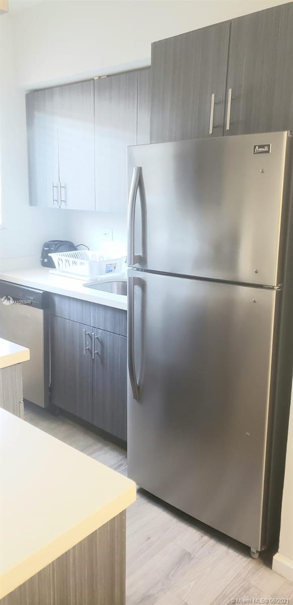 See details / 10880 sq. ft. $ 2021-06-02 0 Photo