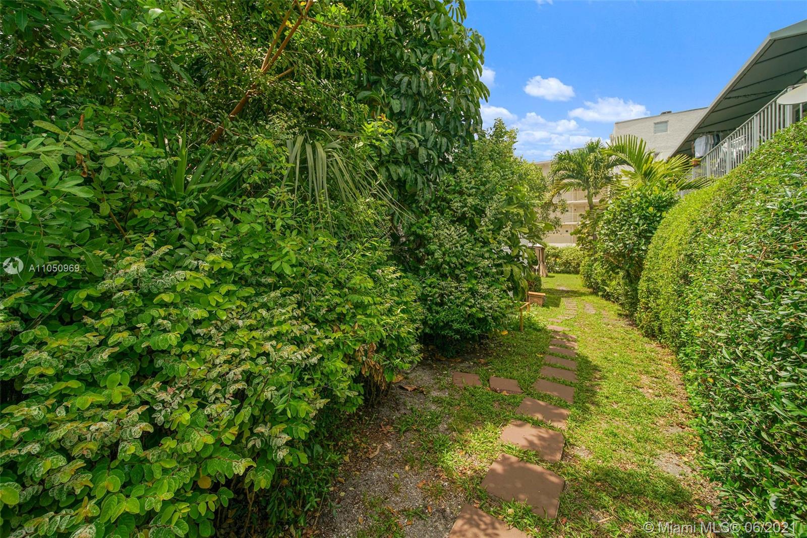 See details / 3581 sq. ft. $ 2021-06-02 0 Photo