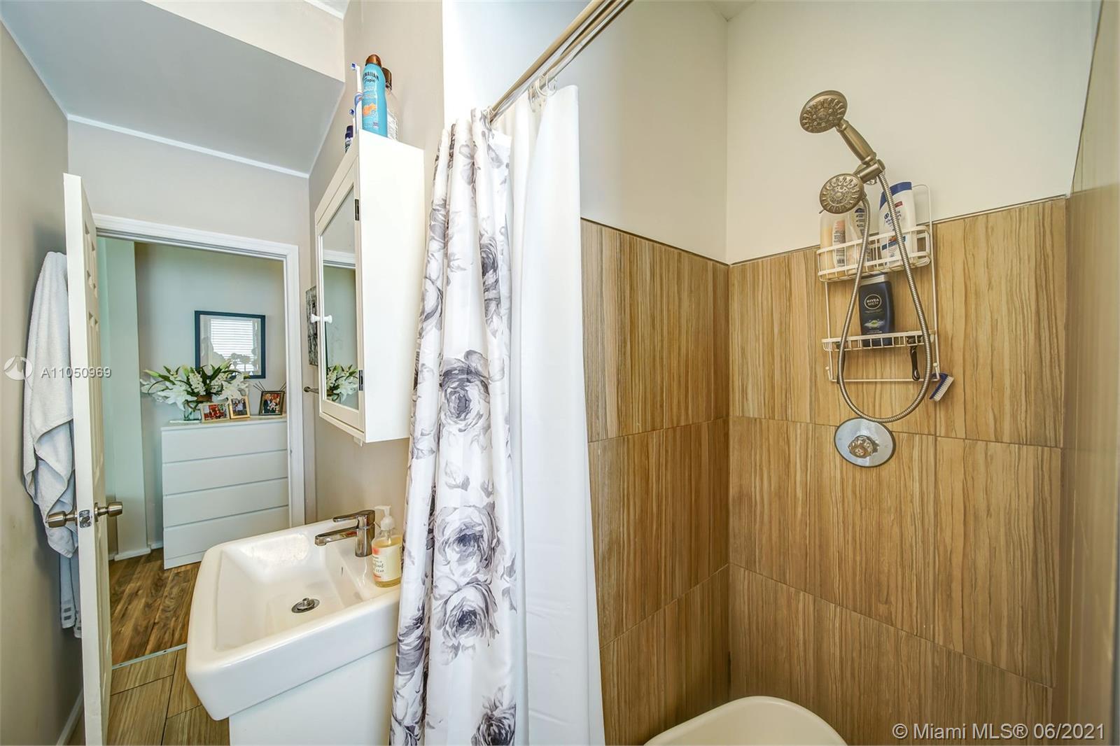 See details / 3581 sq. ft. $ 2021-06-02 0 Photo