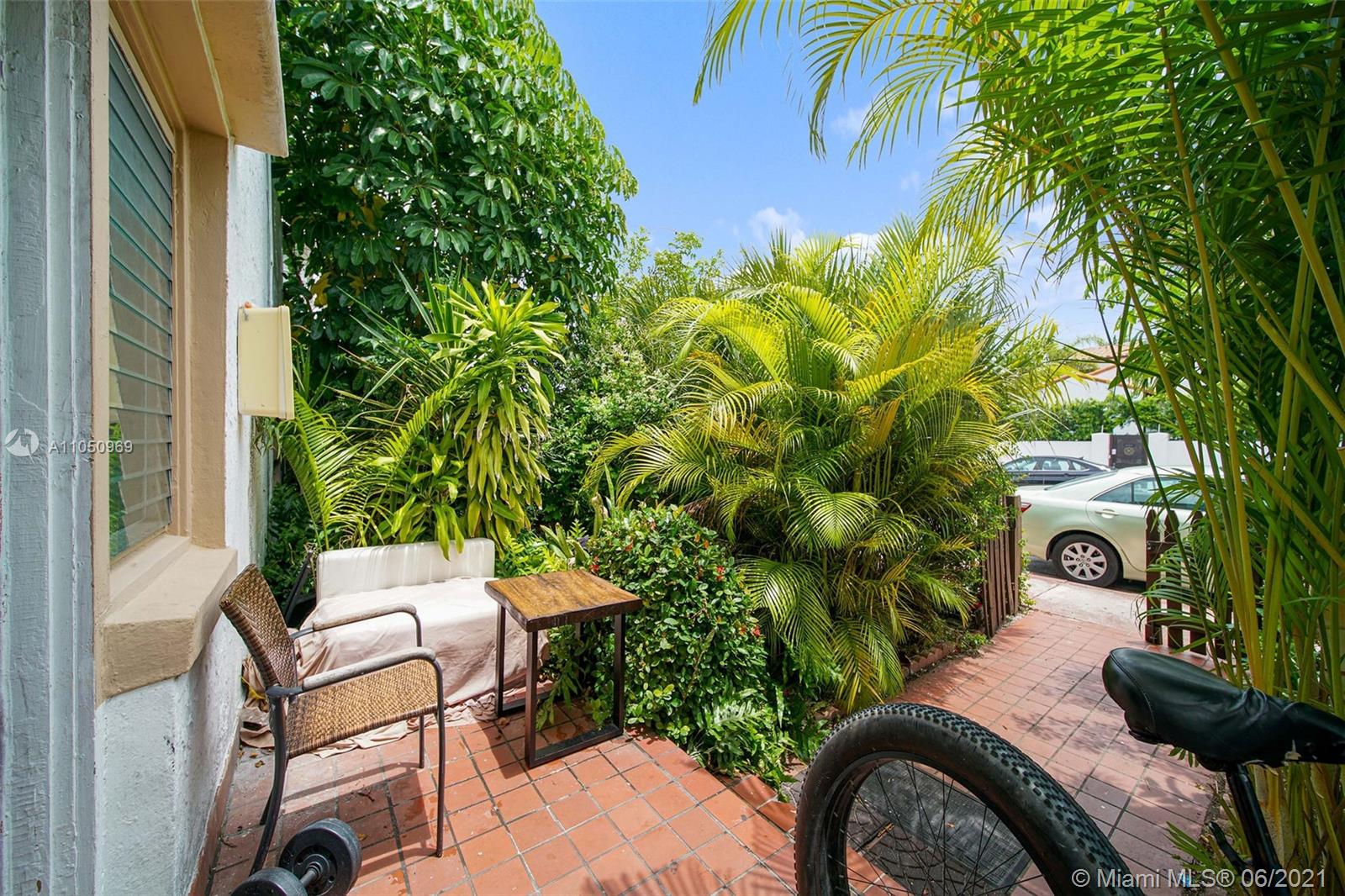 See details / 3581 sq. ft. $ 2021-06-02 0 Photo