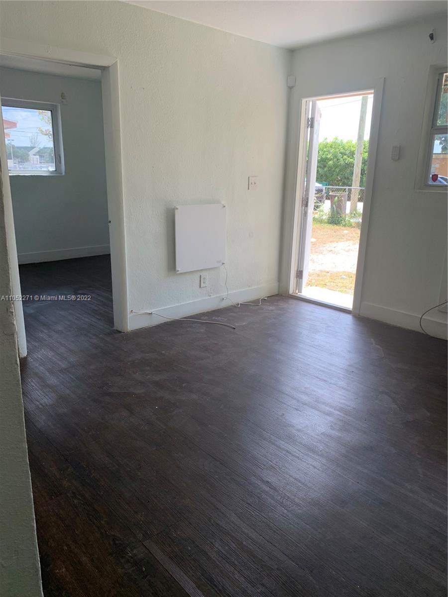 See details / 987 sq. ft. $ 2021-06-04 0 Photo