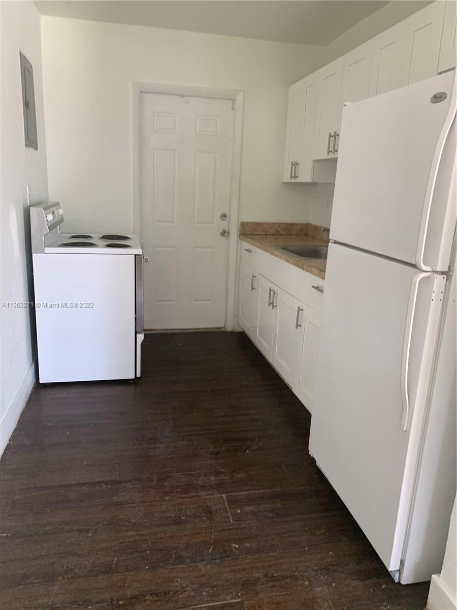 See details / 987 sq. ft. $ 2021-06-04 0 Photo