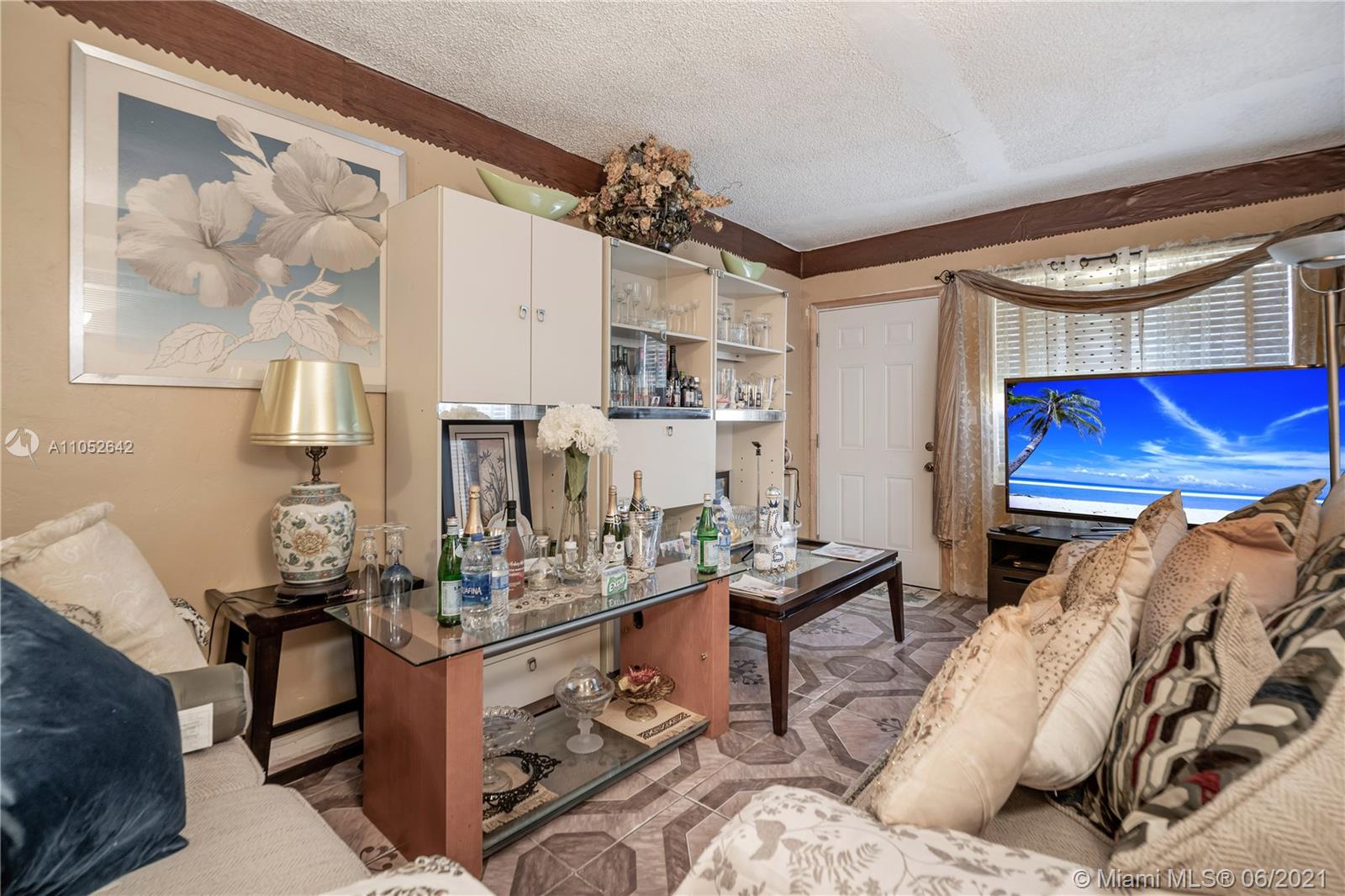 See details / 1570 sq. ft. $ 2021-06-04 0 Photo