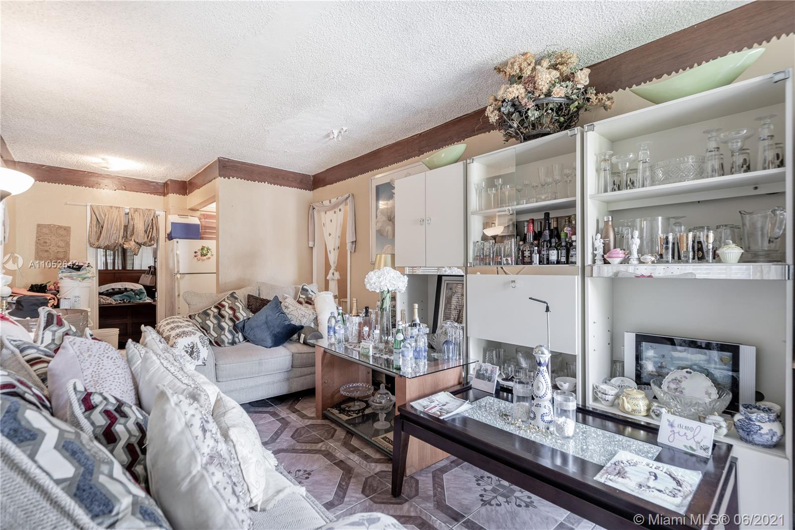 See details / 1570 sq. ft. $ 2021-06-04 0 Photo