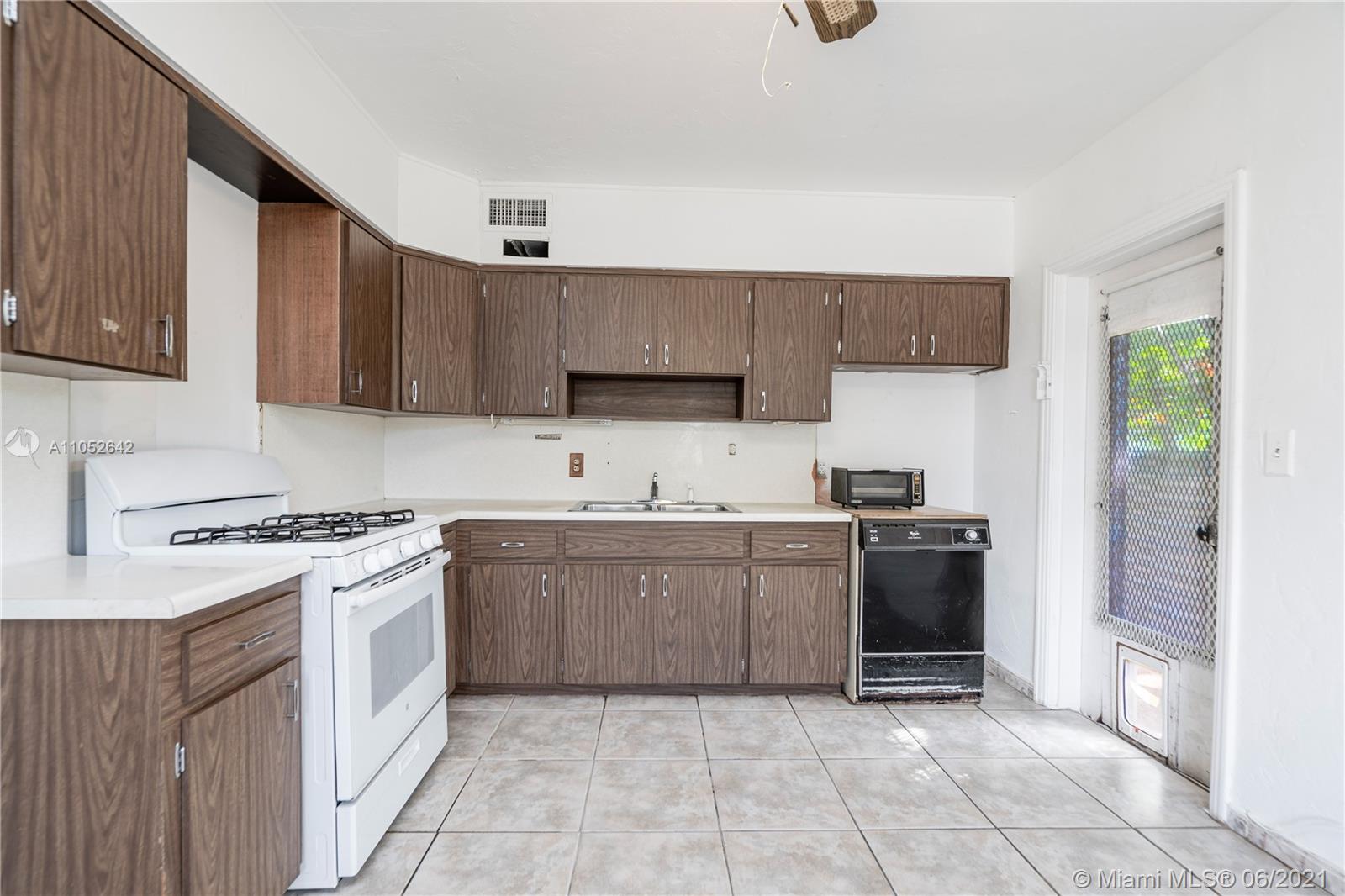 See details / 1570 sq. ft. $ 2021-06-04 0 Photo