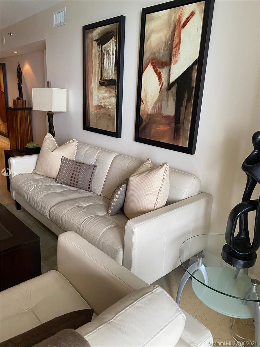 See details 3111 3 / 2 1554 sq. ft. $ 2021-06-06 0 Photo