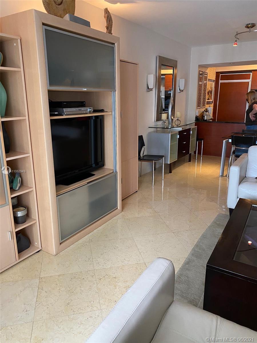 See details 3111 3 / 2 1554 sq. ft. $ 2021-06-06 0 Photo