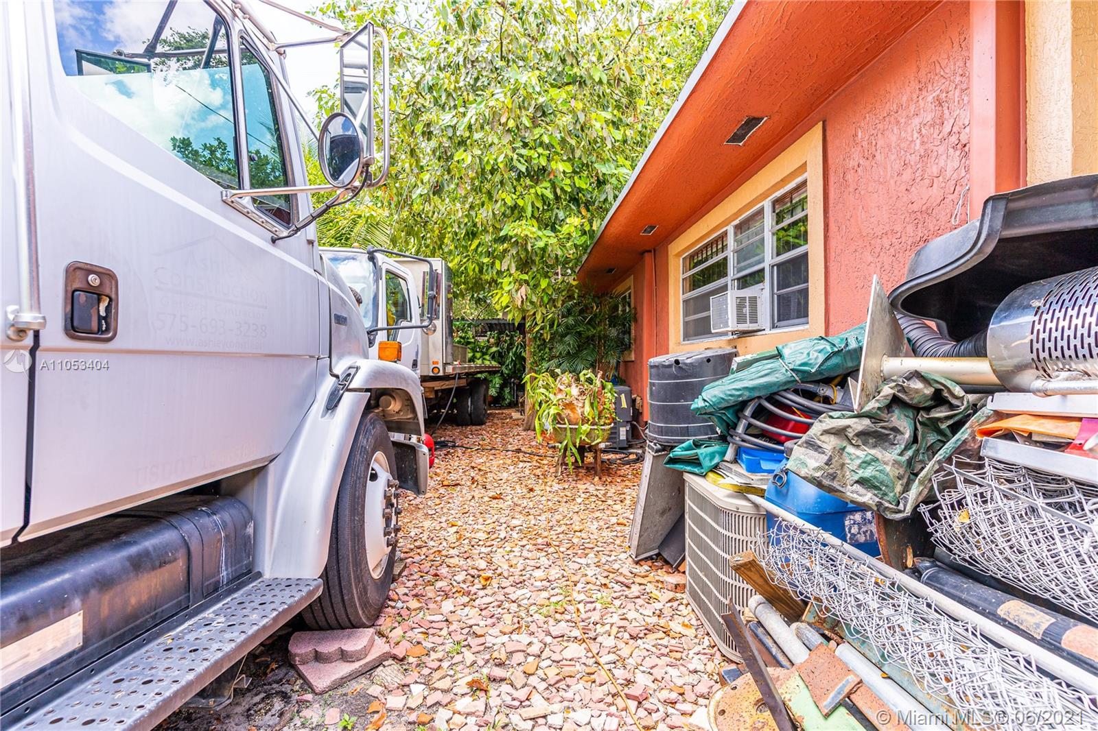 See details / 1500 sq. ft. $ 2021-06-07 0 Photo