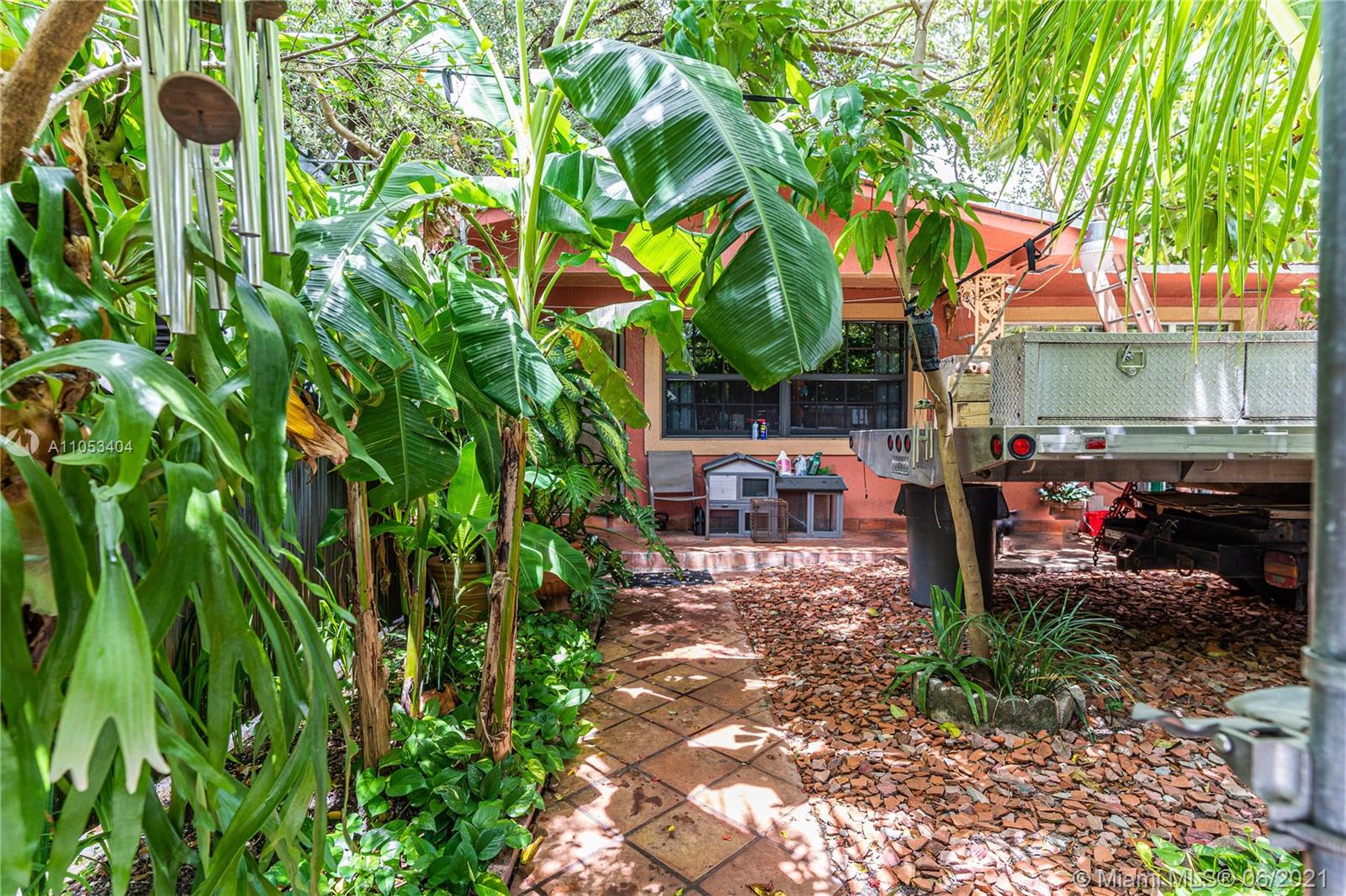 See details / 1500 sq. ft. $ 2021-06-07 0 Photo