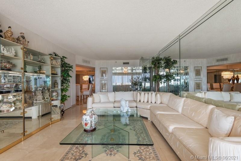 Photo of 20281 Country Club Dr. #2204, Aventura, Florida, 33180 - Living Room and Bar area