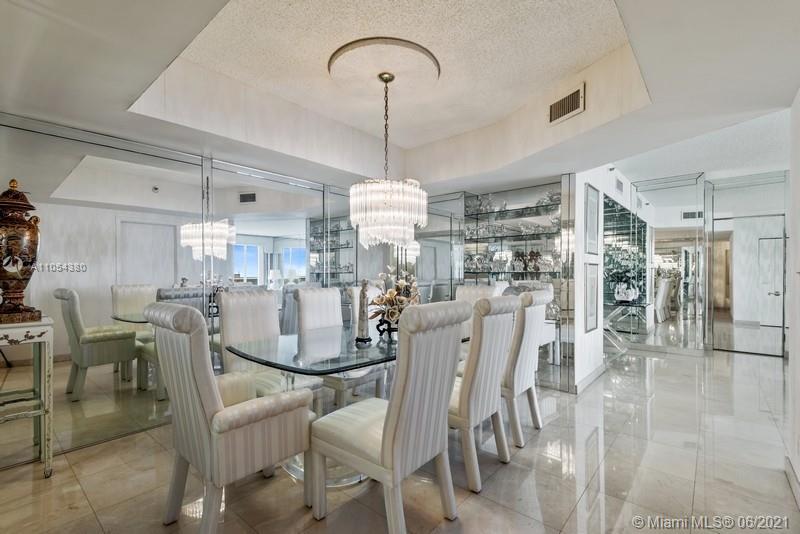 Photo of 20281 Country Club Dr. #2204, Aventura, Florida, 33180 - Living Room facing Entry foyer