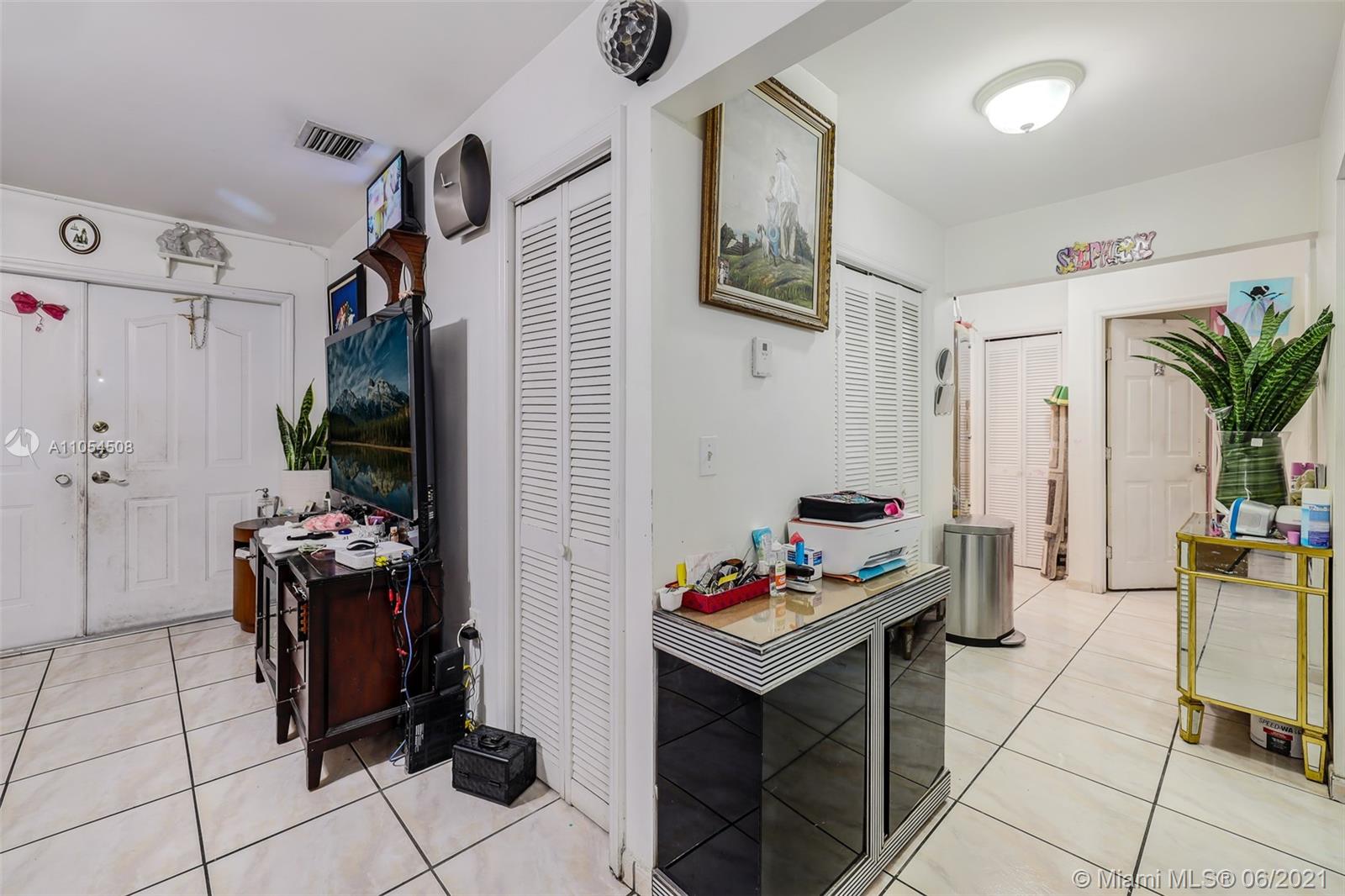 See details / 2536 sq. ft. $ 2021-06-09 0 Photo