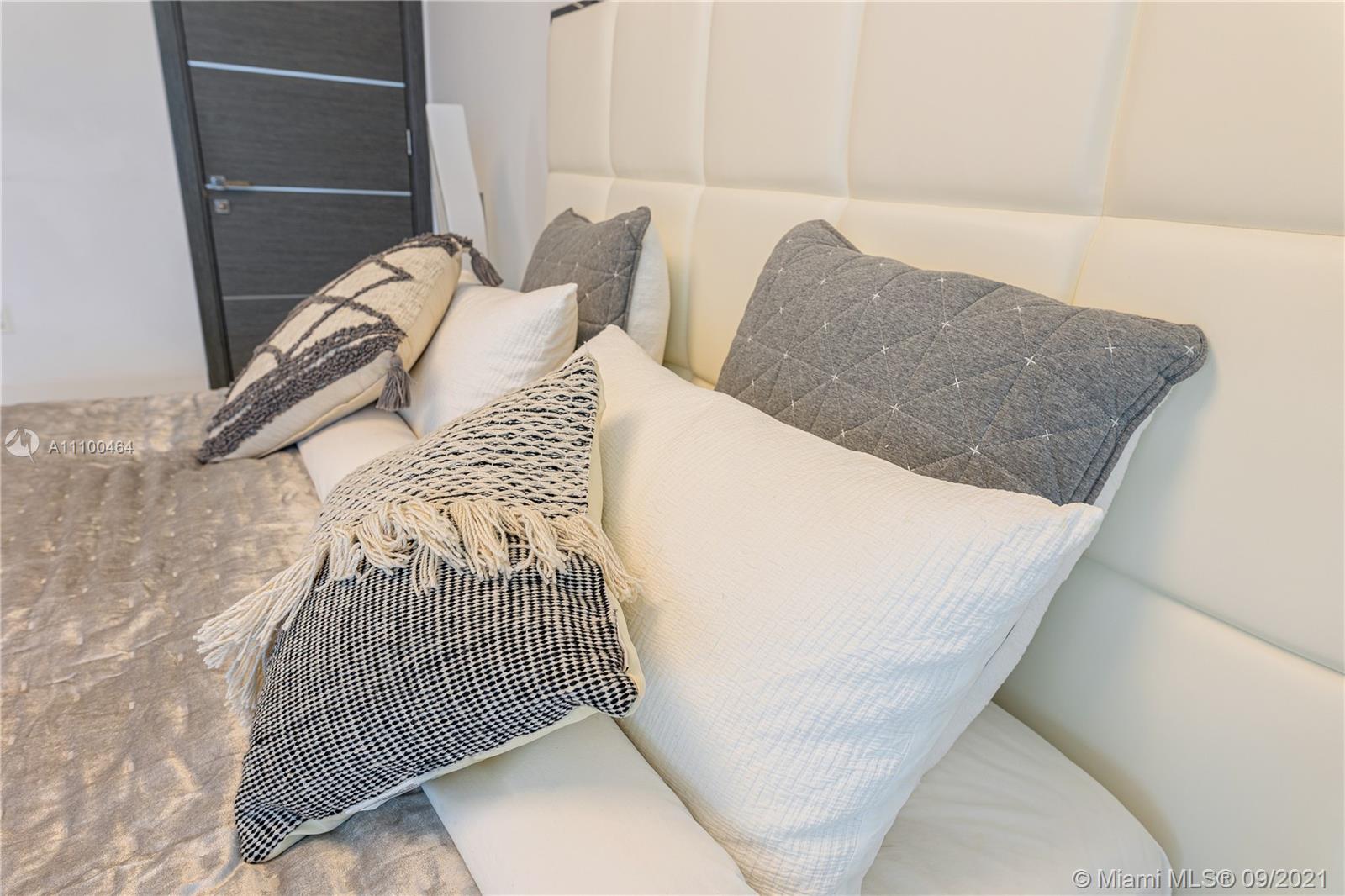 See details 606 3 / 4 2327 sq. ft. $ 2021-09-19 0 Photo