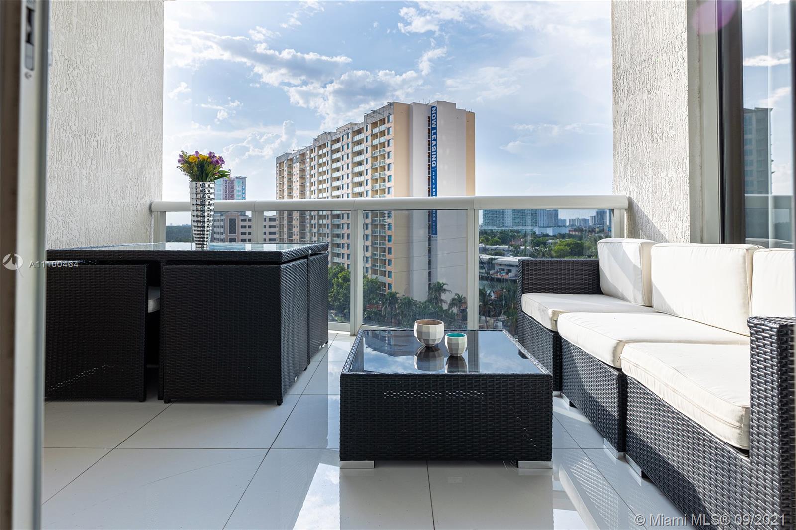See details 606 3 / 4 2327 sq. ft. $ 2021-09-19 0 Photo
