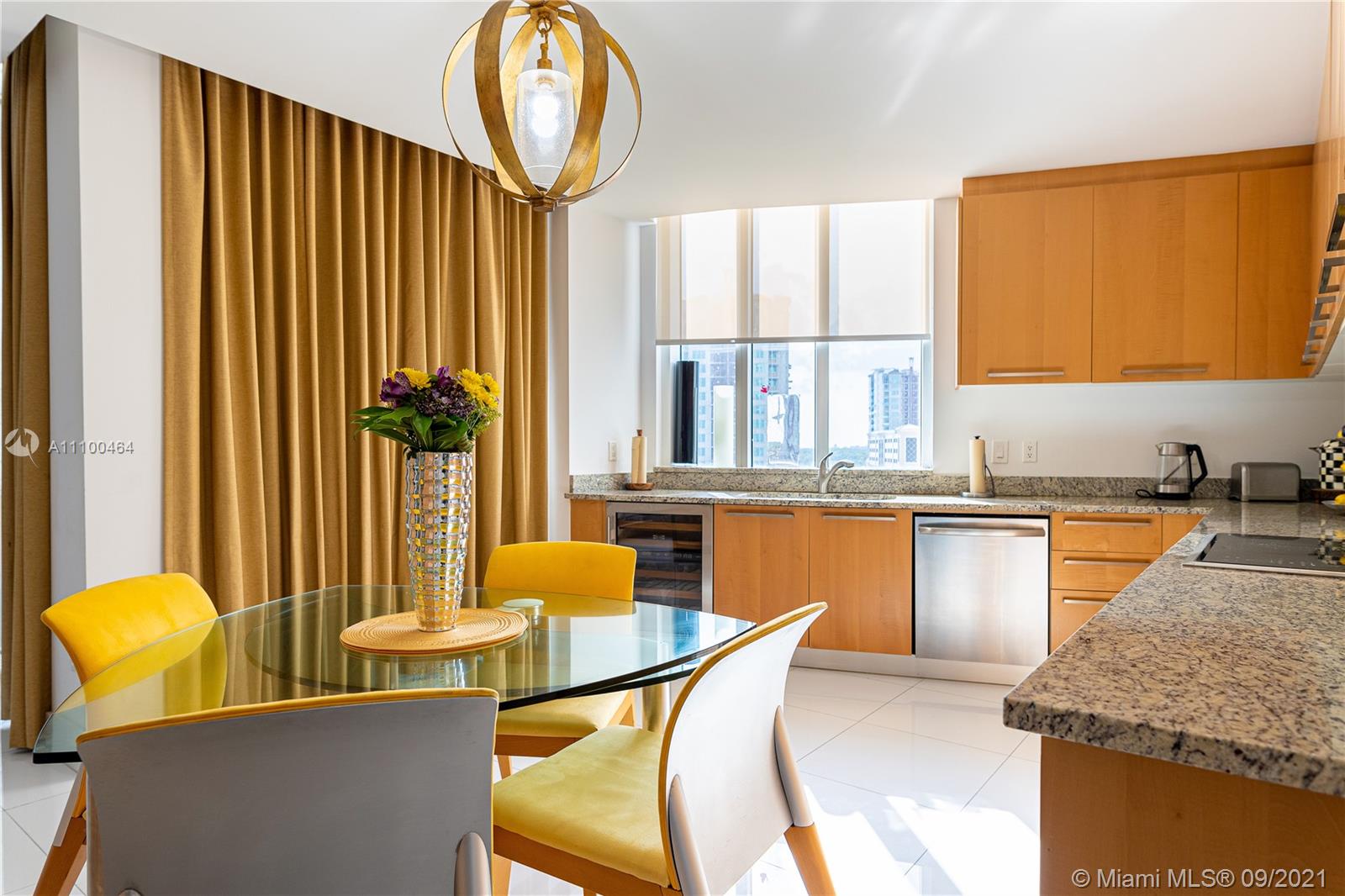 See details 606 3 / 4 2327 sq. ft. $ 2021-09-19 0 Photo