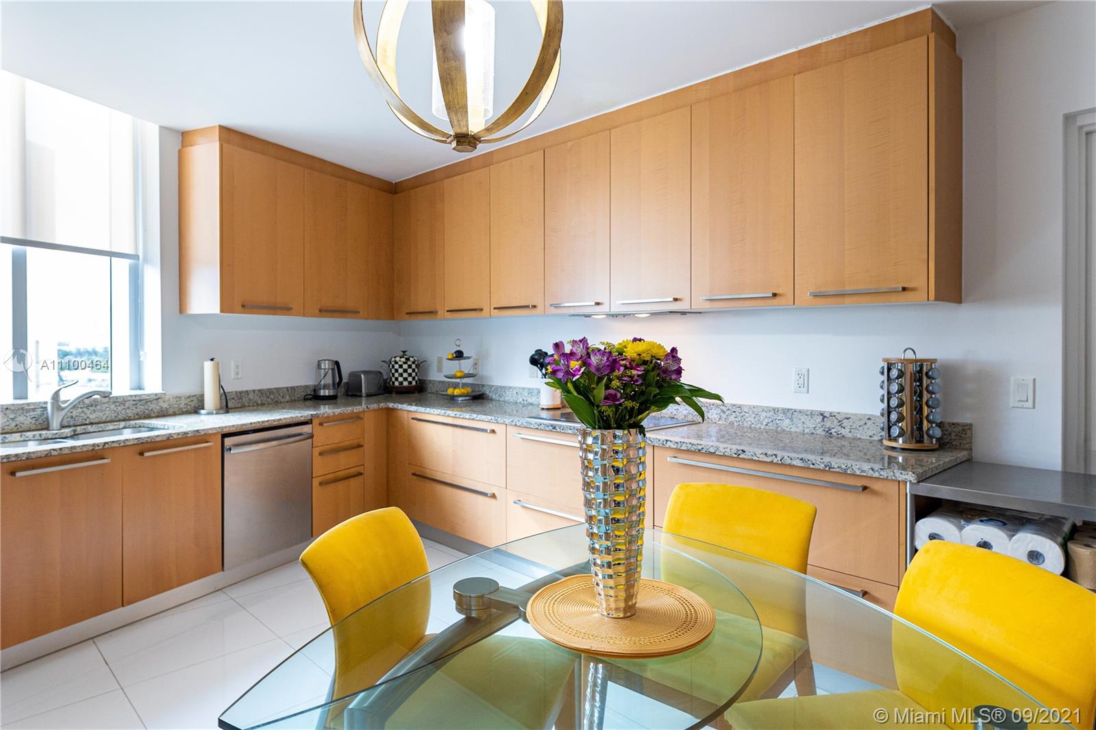 See details 606 3 / 4 2327 sq. ft. $ 2021-09-19 0 Photo