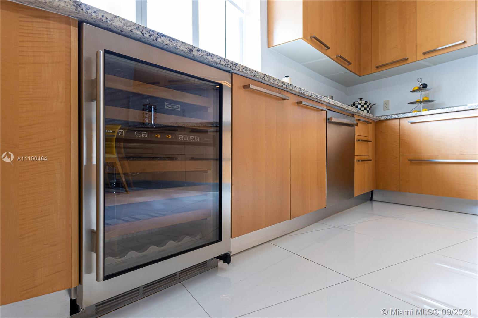 See details 606 3 / 4 2327 sq. ft. $ 2021-09-19 0 Photo